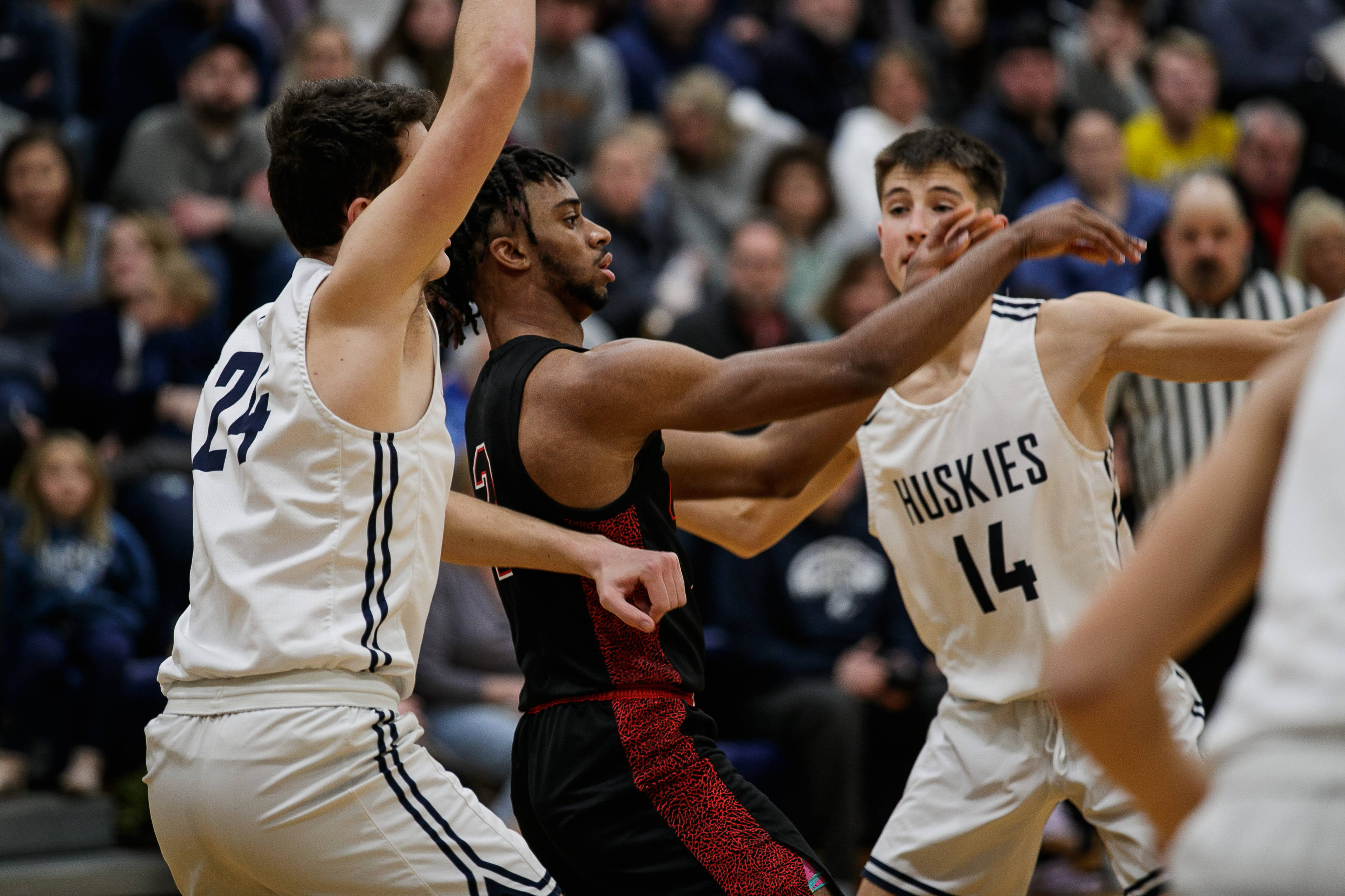 Carrollton boys varsity basketball team defeats Hemlock Huskies