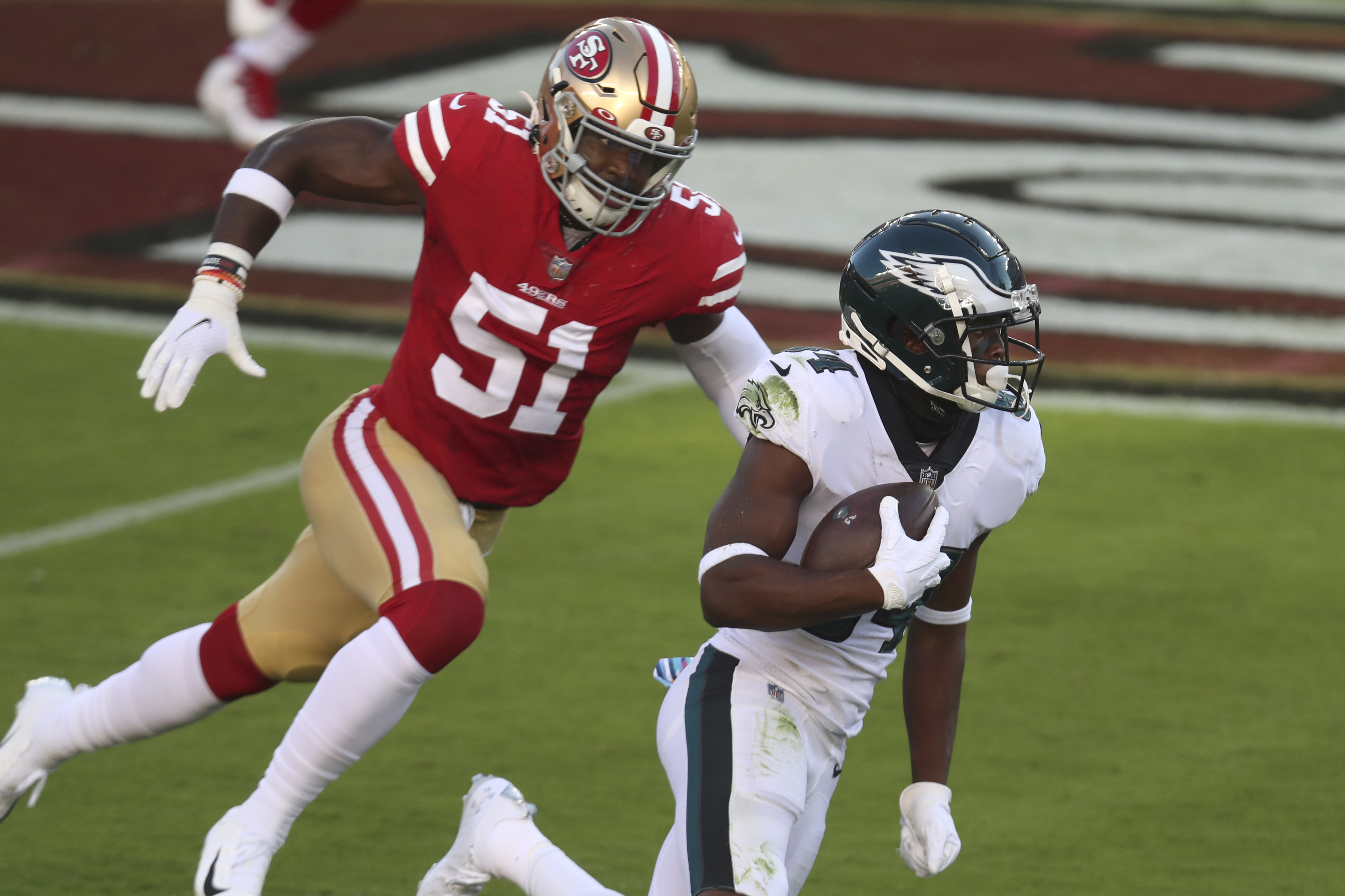 Eagles in first place in the NFC East after 25-20 win over the 49ers