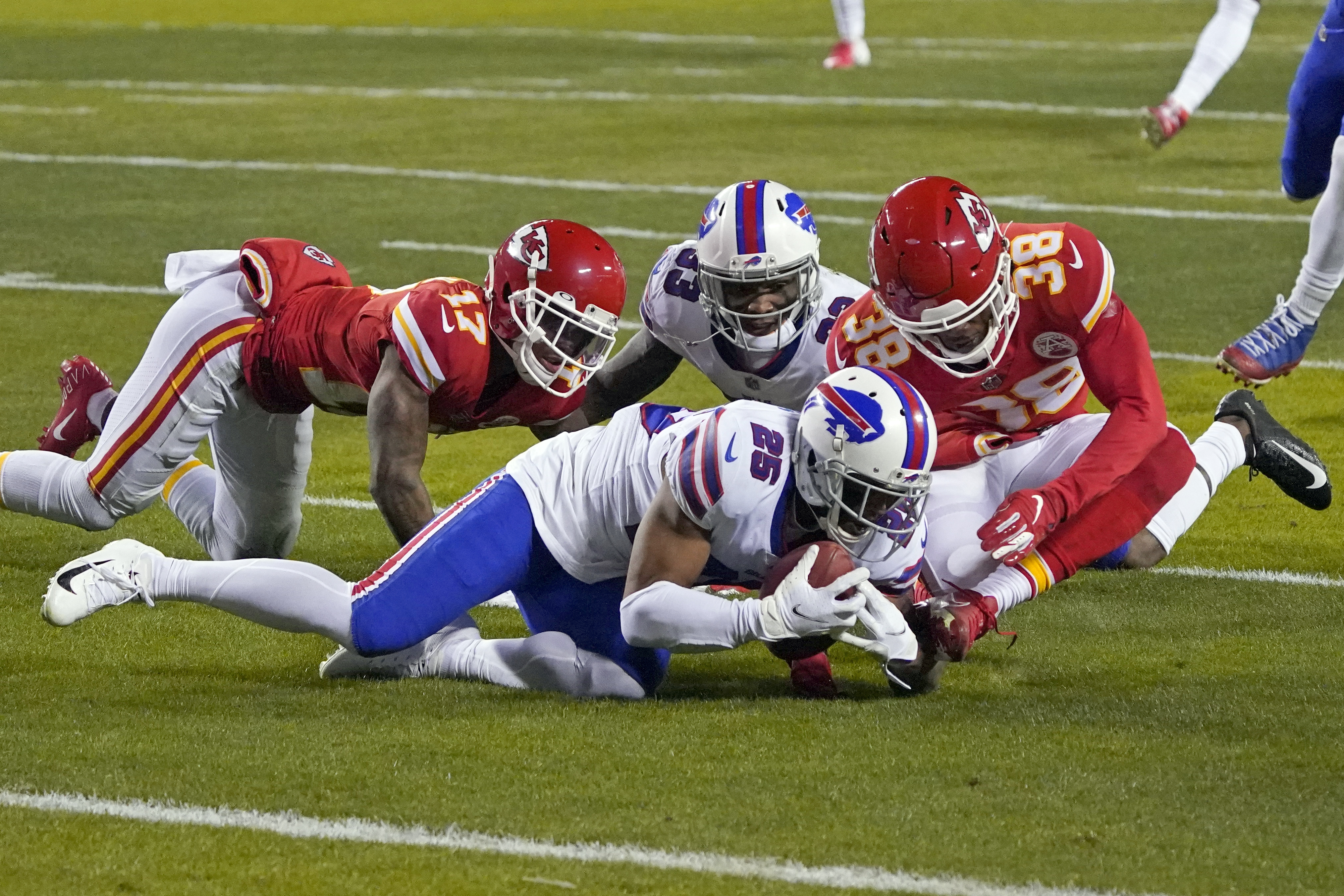 Buffalo Bills running back Taiwan Jones (25) stands for the