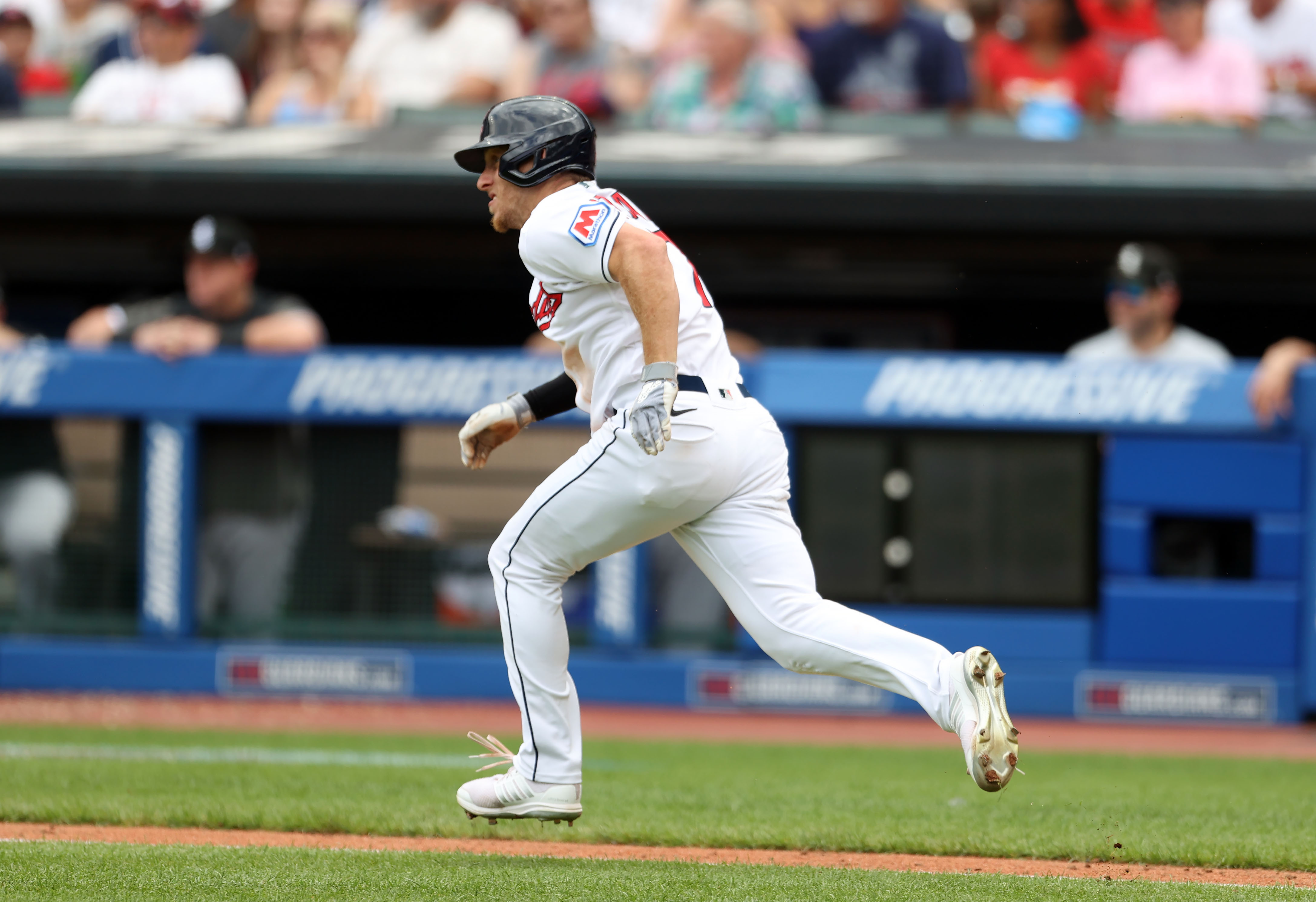 Remillard's 2 big hits off the bench in MLB debut rally the White