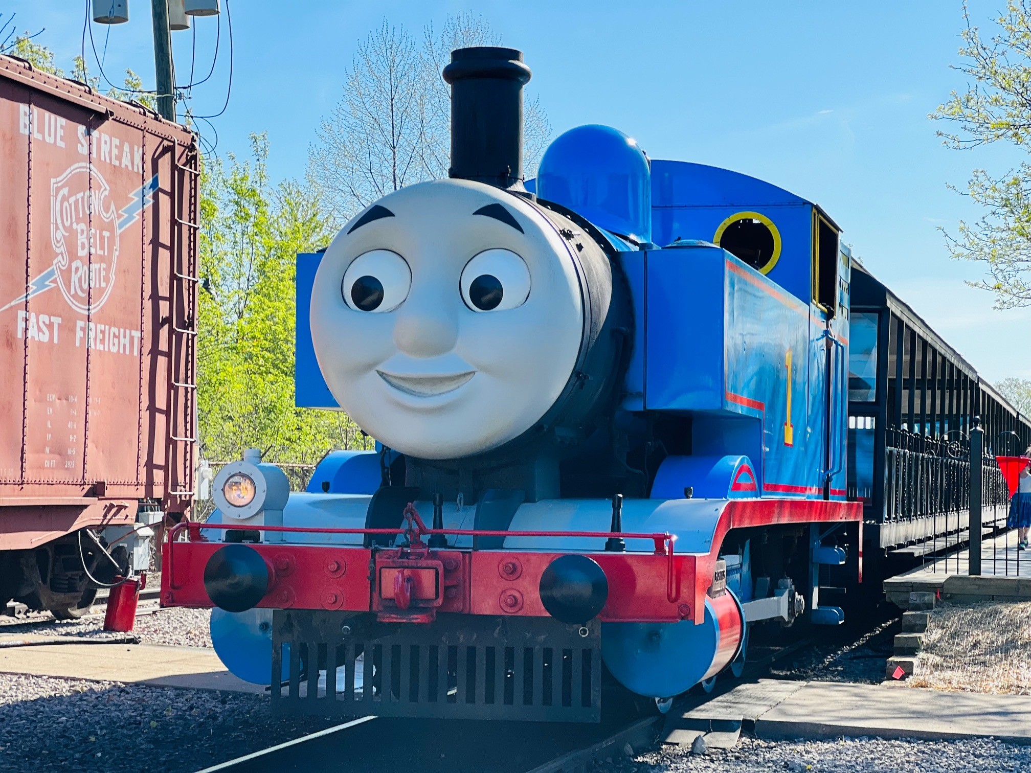 Thomas the tank engine on sale fast track ride on