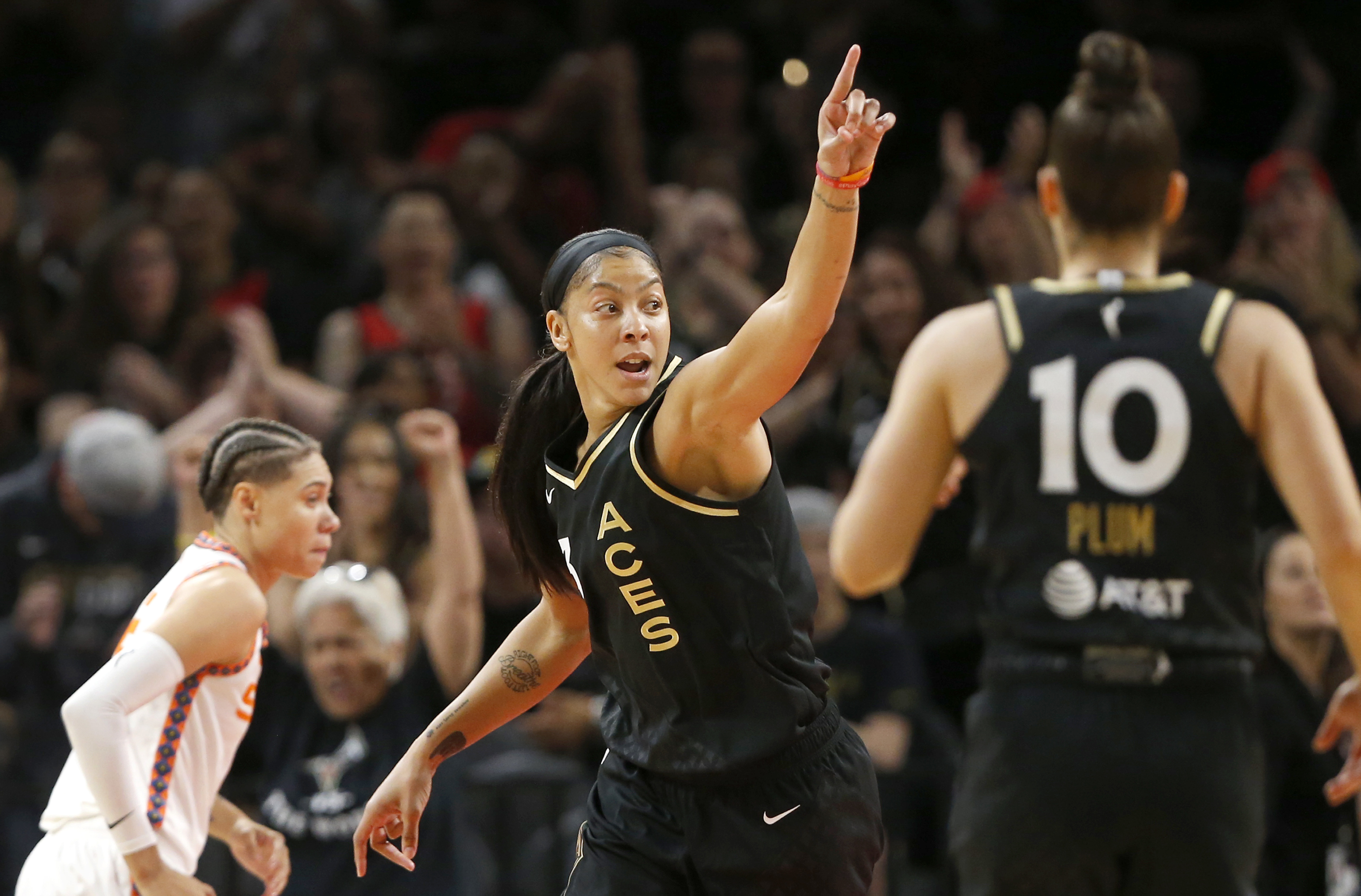 Sen. Ron Wyden and Jim Etzel continue efforts to bring the WNBA back to  Portland 