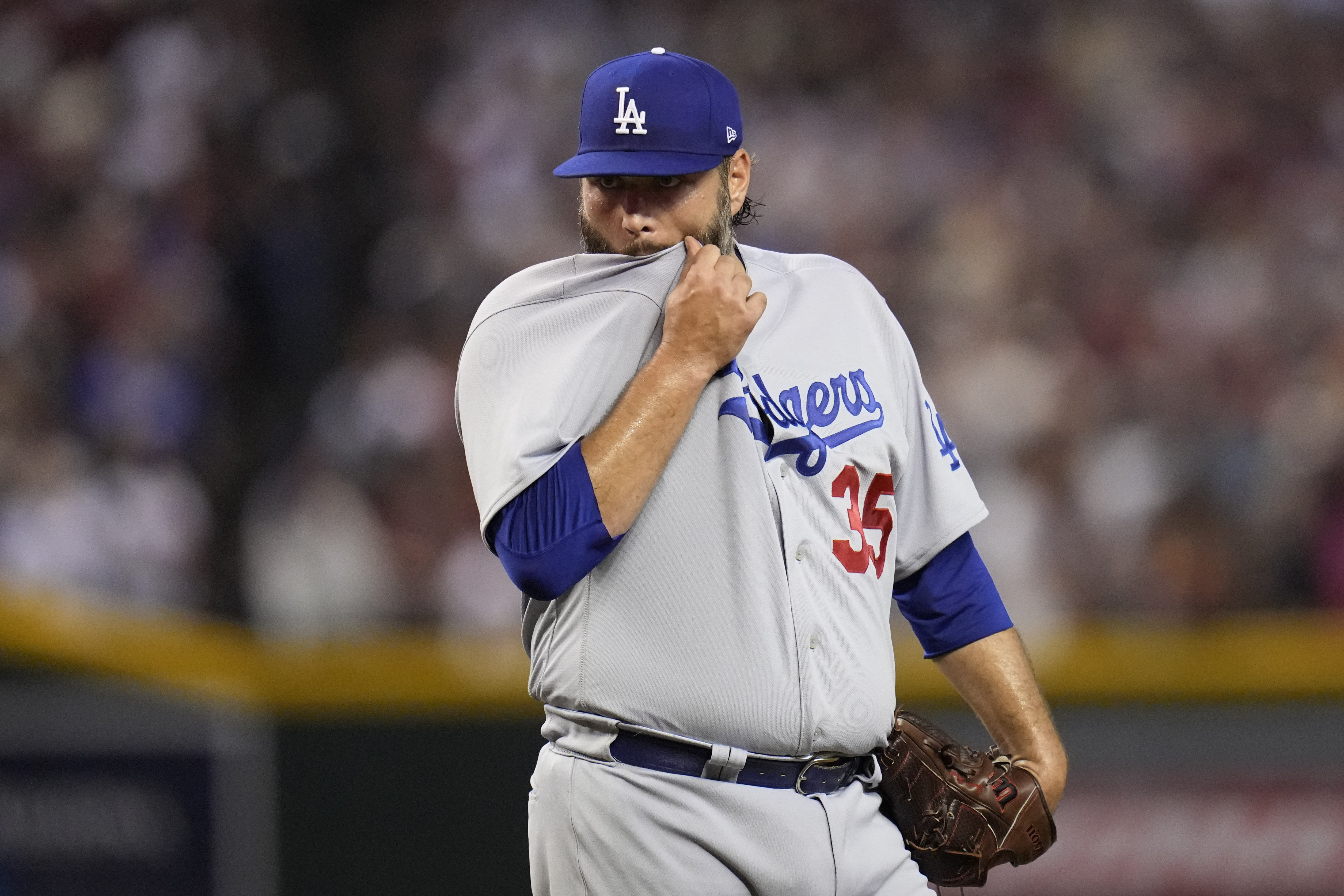 J.D. Martinez homers as Dodgers pound Phillies