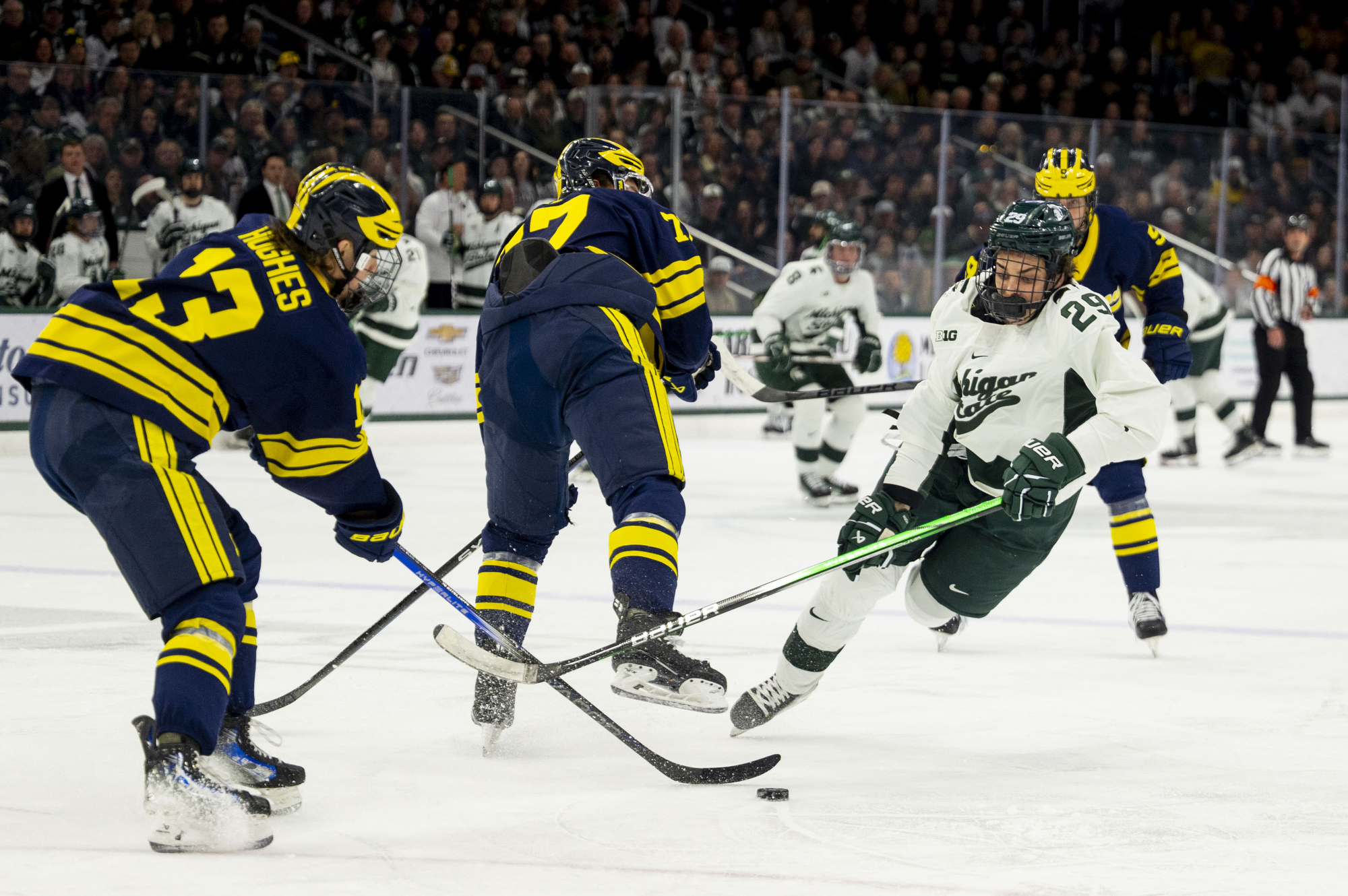 Michigan and Michigan State ice hockey face off for Big Ten ...