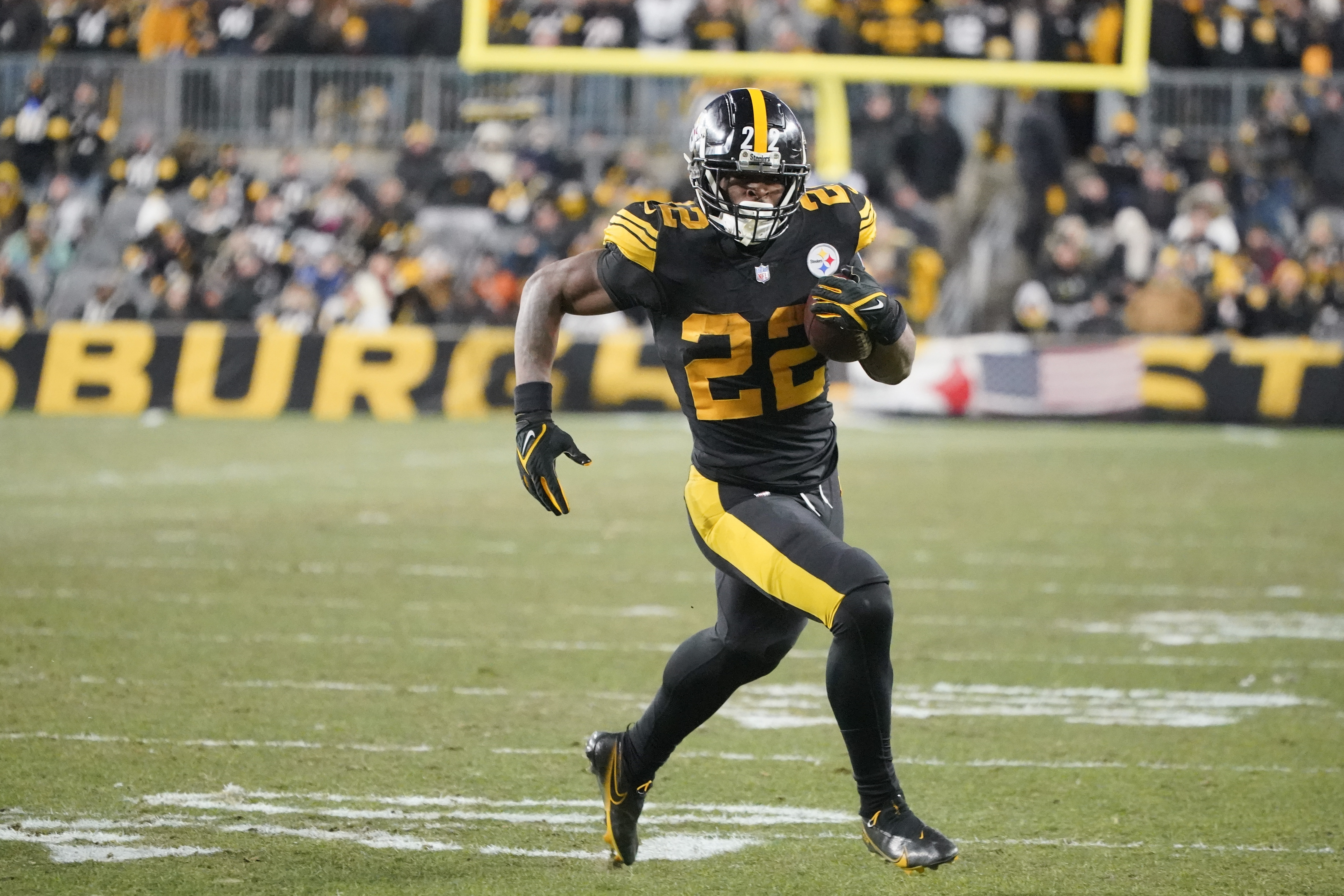 Cincinnati Bengals running back Samaje Perine (34) runs away from  Pittsburgh Steelers linebacker Robert Spillane (41) on his way to a  touchdown during the first half of an NFL football game, Sunday