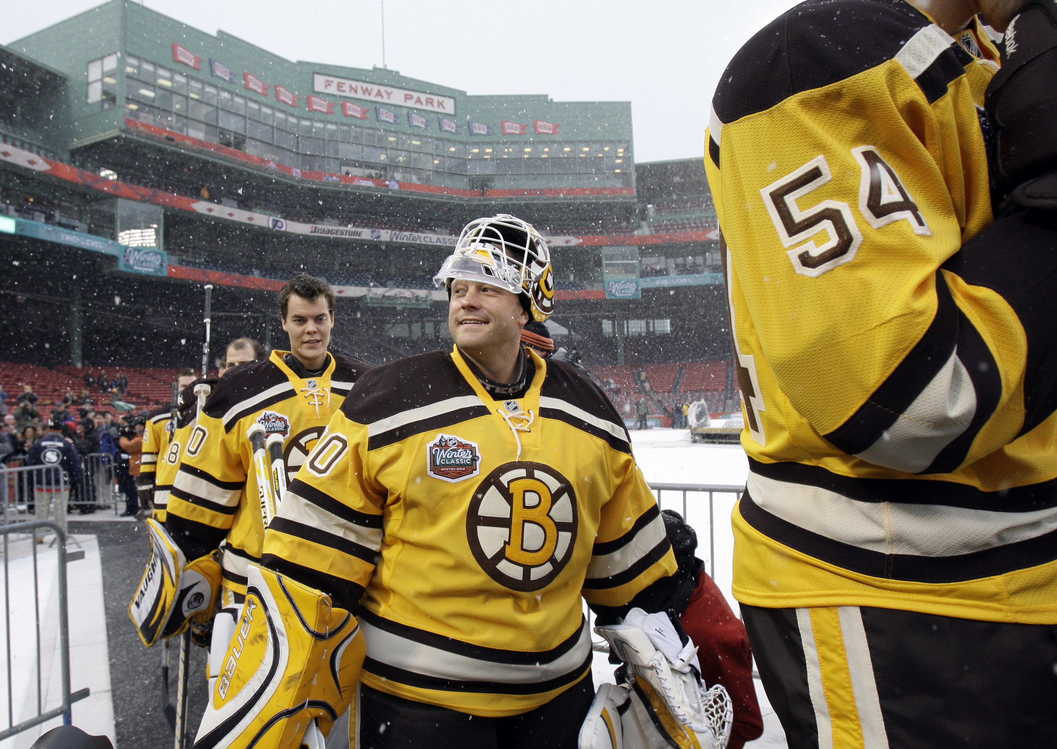 Boston Bruins Team Signed 2010 Winter Classic Jersey