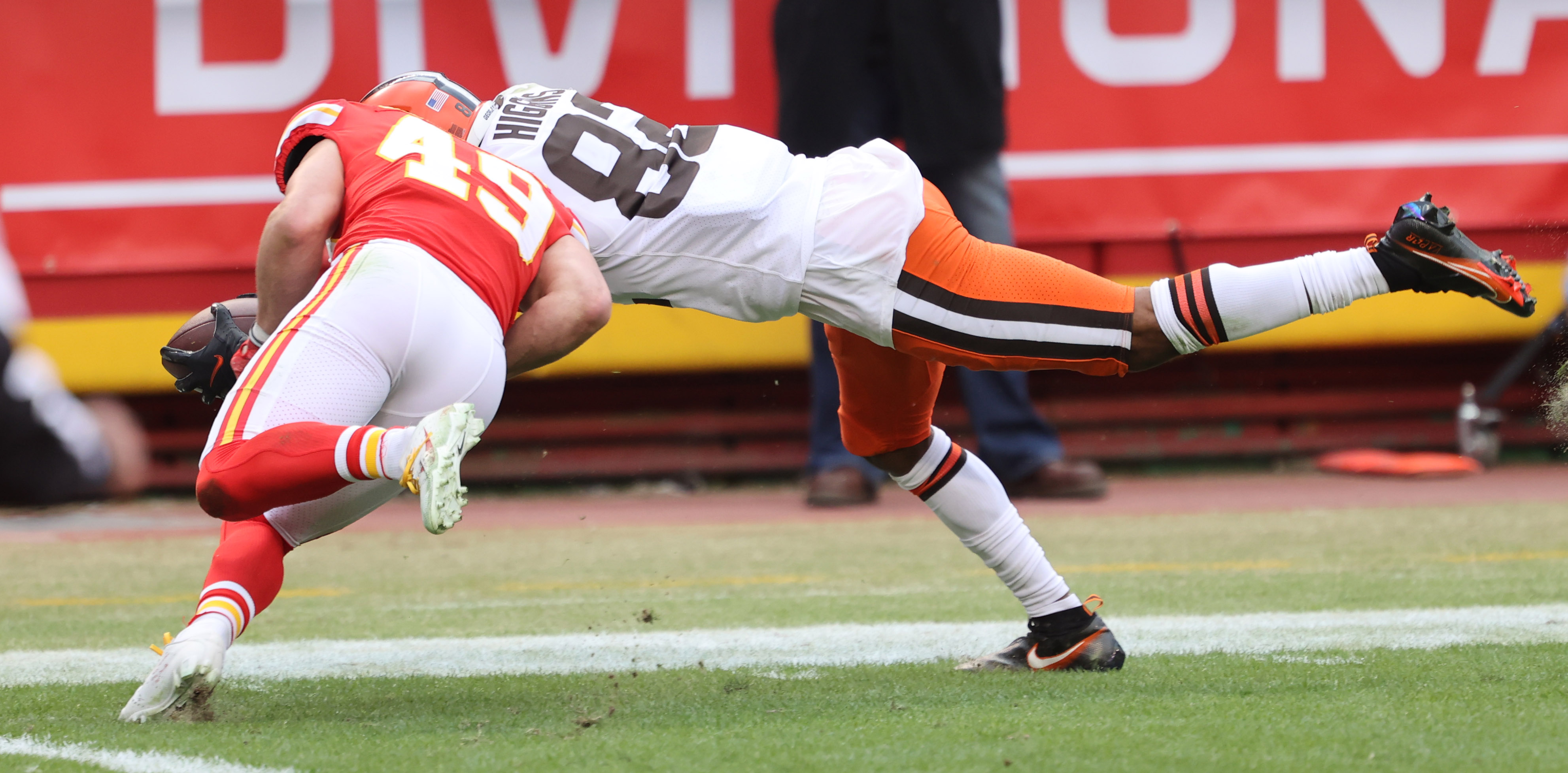 Browns' Mack Wilson and Chiefs' Dan Sorensen not fined for hits on Patrick  Mahomes and Rashard Higgins 