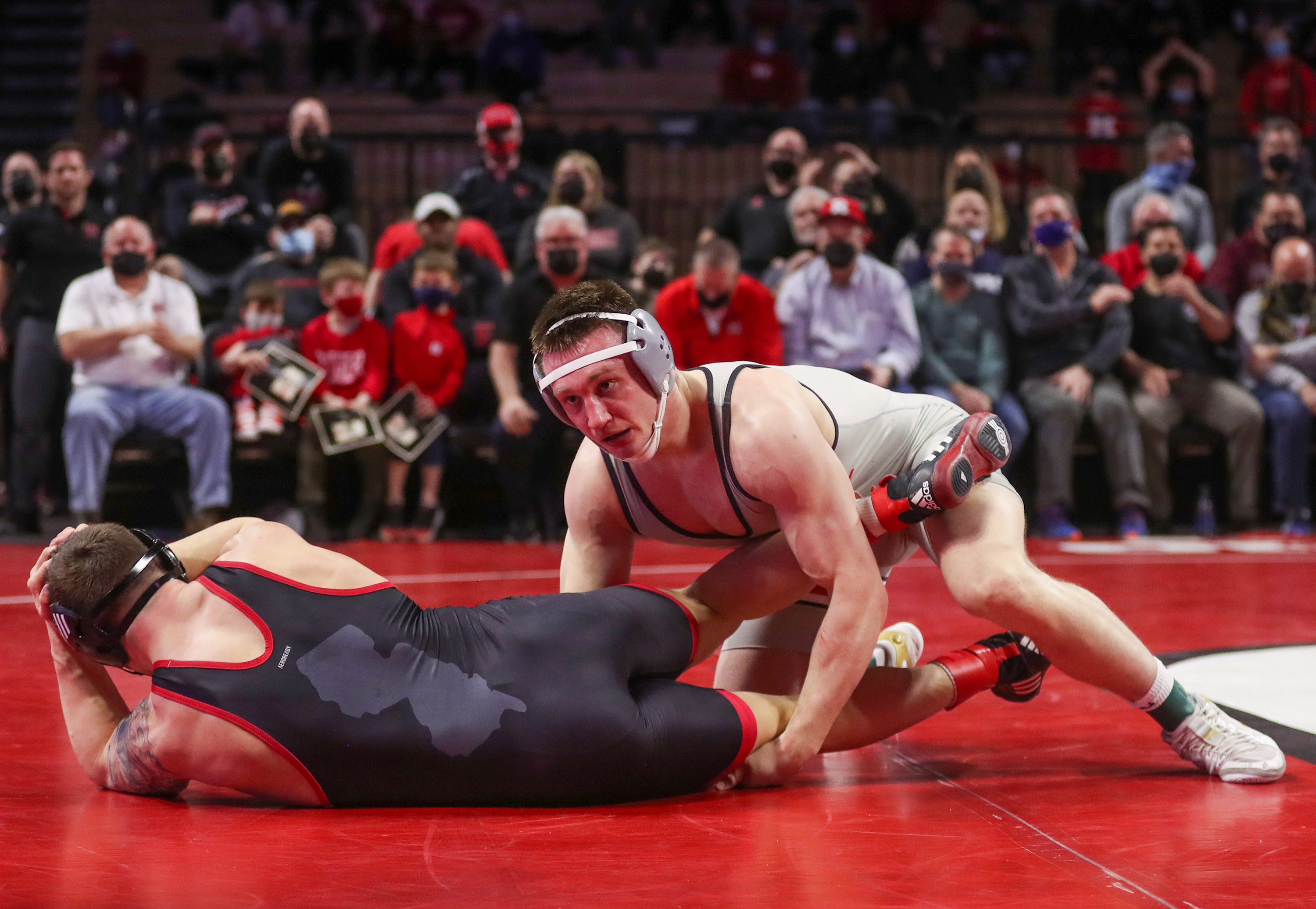 Big Ten wrestling: Ohio State defeats Rutgers, 19-14 