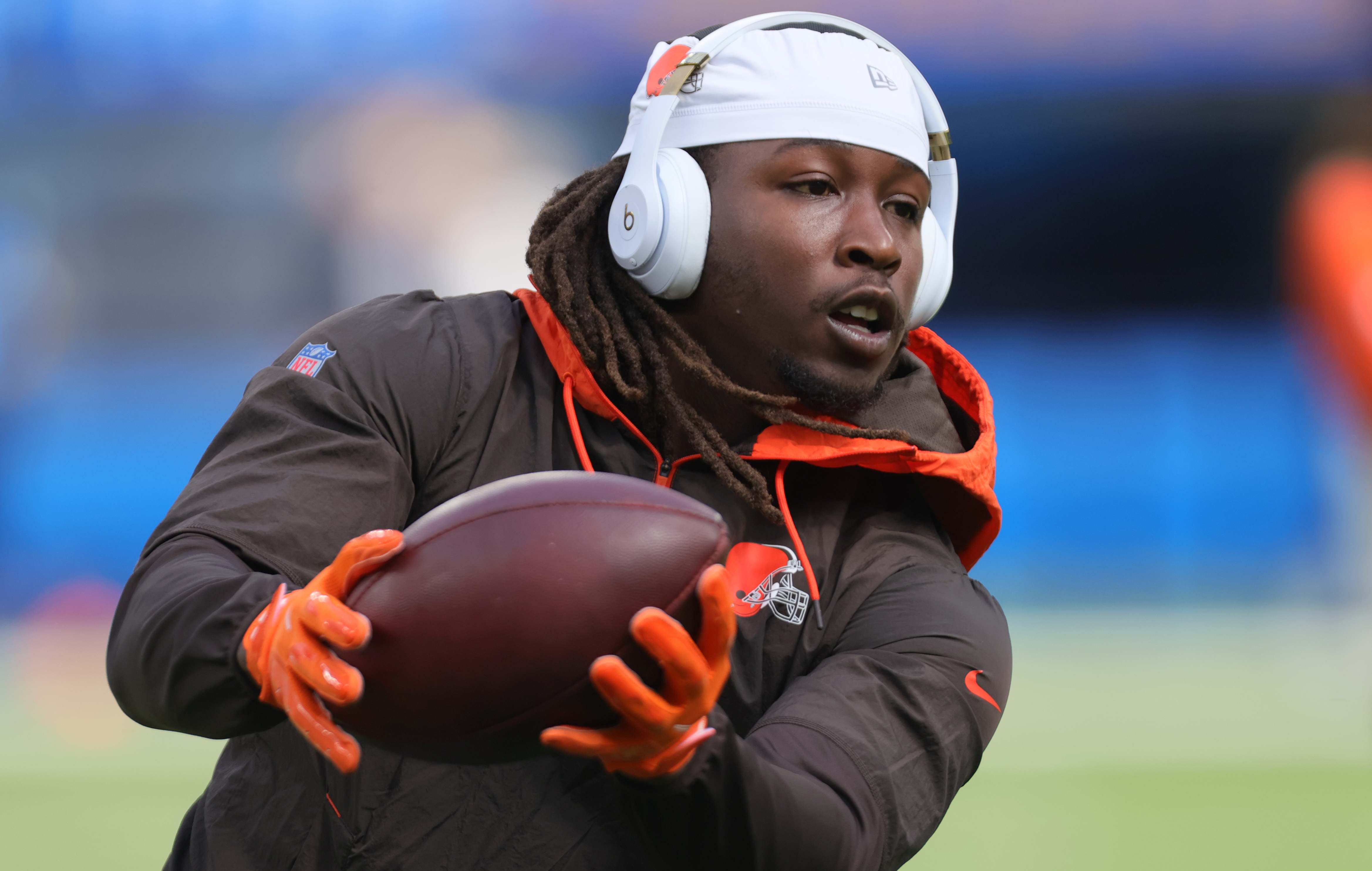 Watch Kareem Hunt rush for a 24-yard touchdown to give the Browns a 14-0  lead vs. the Panthers 