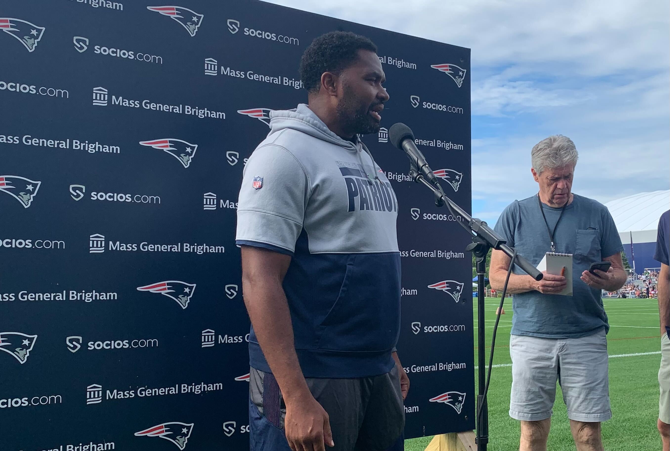 Dont'a Hightower, Jerod Mayo return for start of Patriots camp