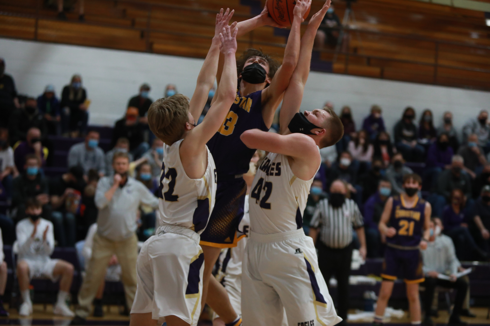 Schoolcraft defeats Kalamazoo Christian to win the division 3 regional