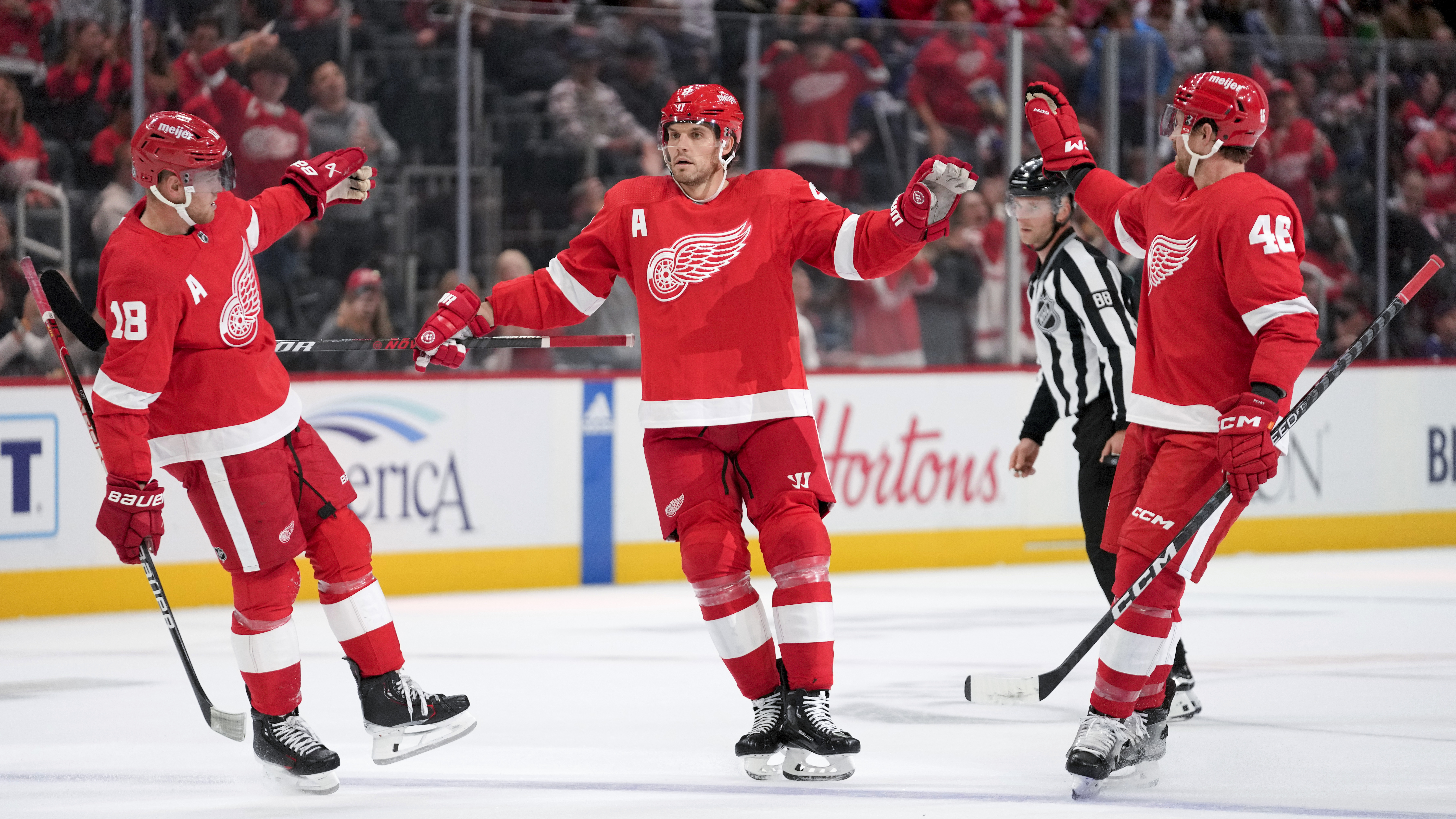 Tampa Bay Lightning at Detroit Red Wings: Game Day Preview - Raw