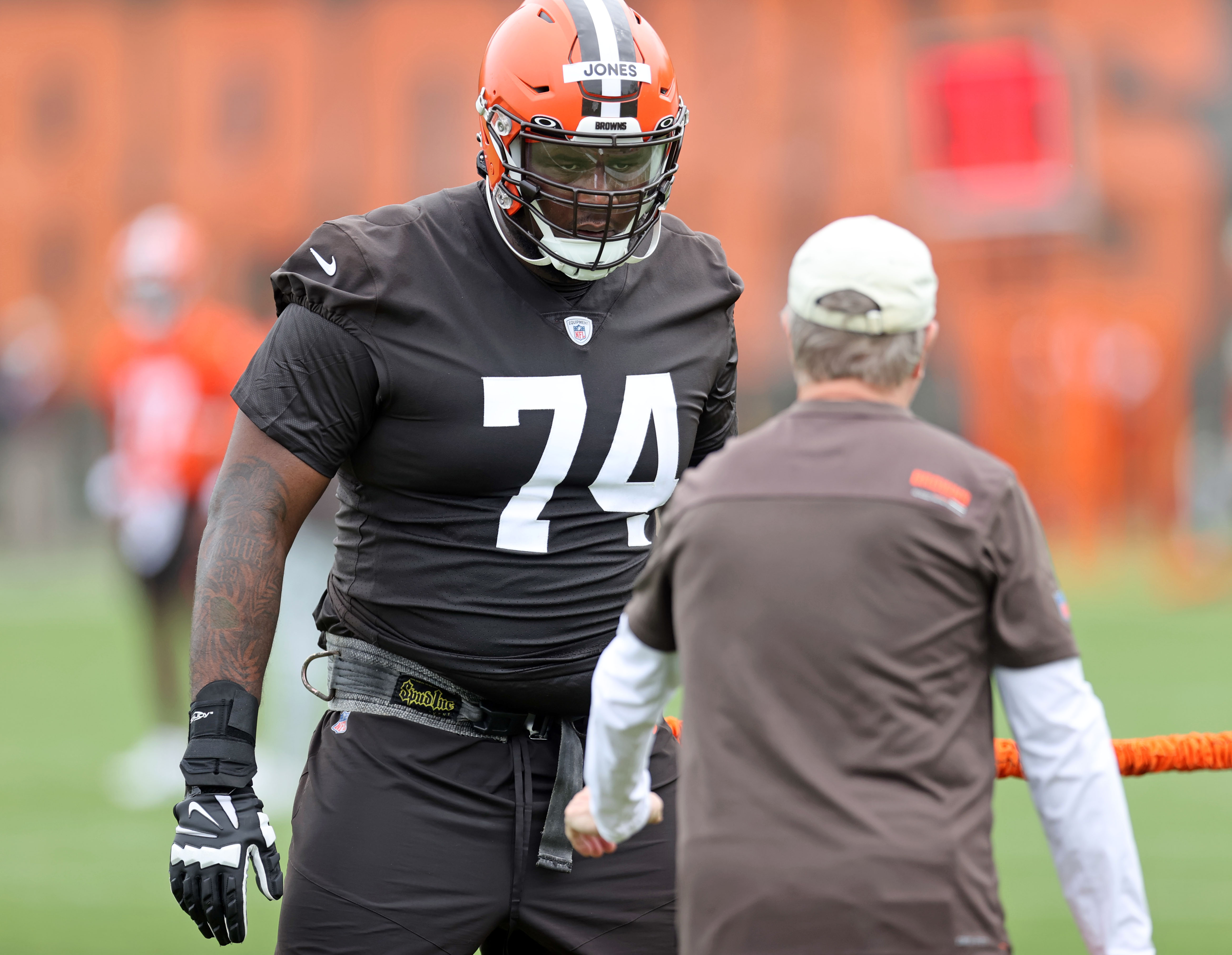 Cleveland Browns rookie Dorian Thompson-Robinson (17) looks to pass the  ball during the NFL football team's rookie minicamp in Berea, Ohio, Friday,  May 12, 2023. (AP Photo/Phil Long Stock Photo - Alamy