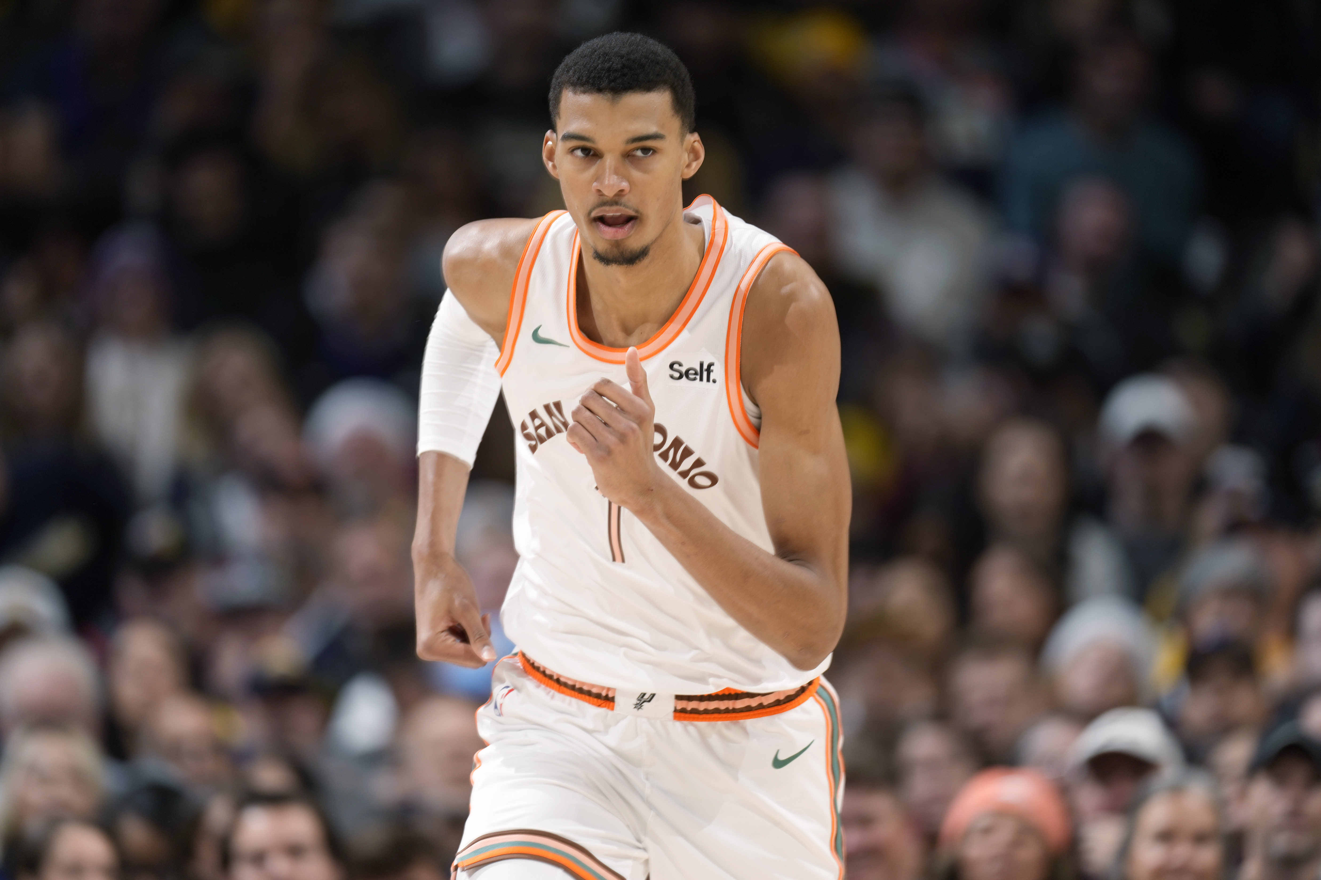 San Antonio Spurs at Phoenix Suns free NBA live stream: How to watch start  time, channel, betting odds 