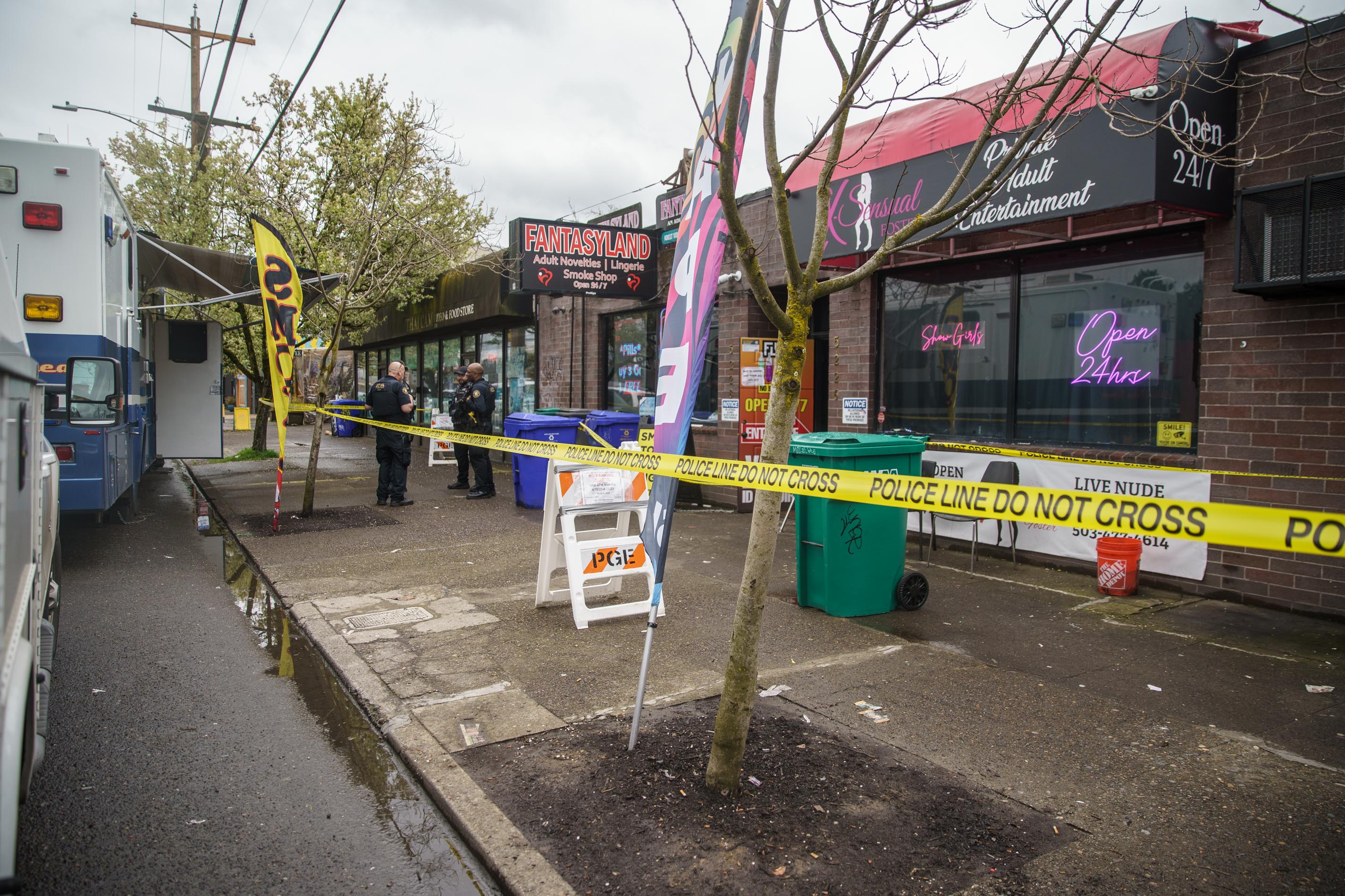 One dead in Fantasyland adult entertainment store shooting in Southeast  Portland - oregonlive.com