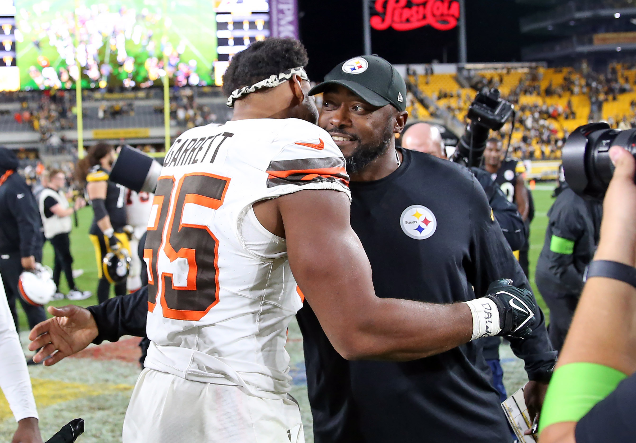 Browns beat Steelers, move into AFC North lead