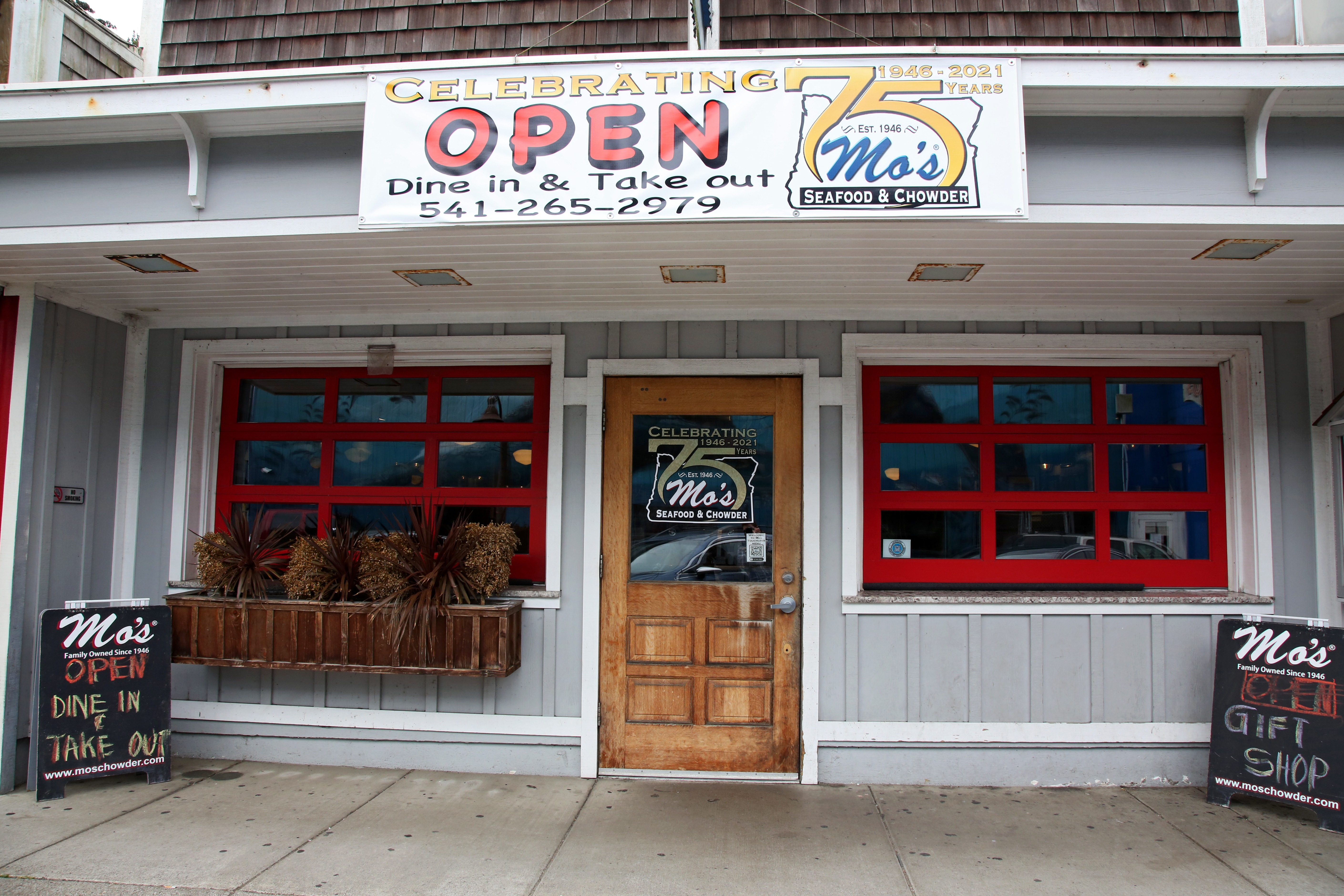 Places I LOVE - Mo's Seafood & Chowder - Newport, Oregon - Handrafted