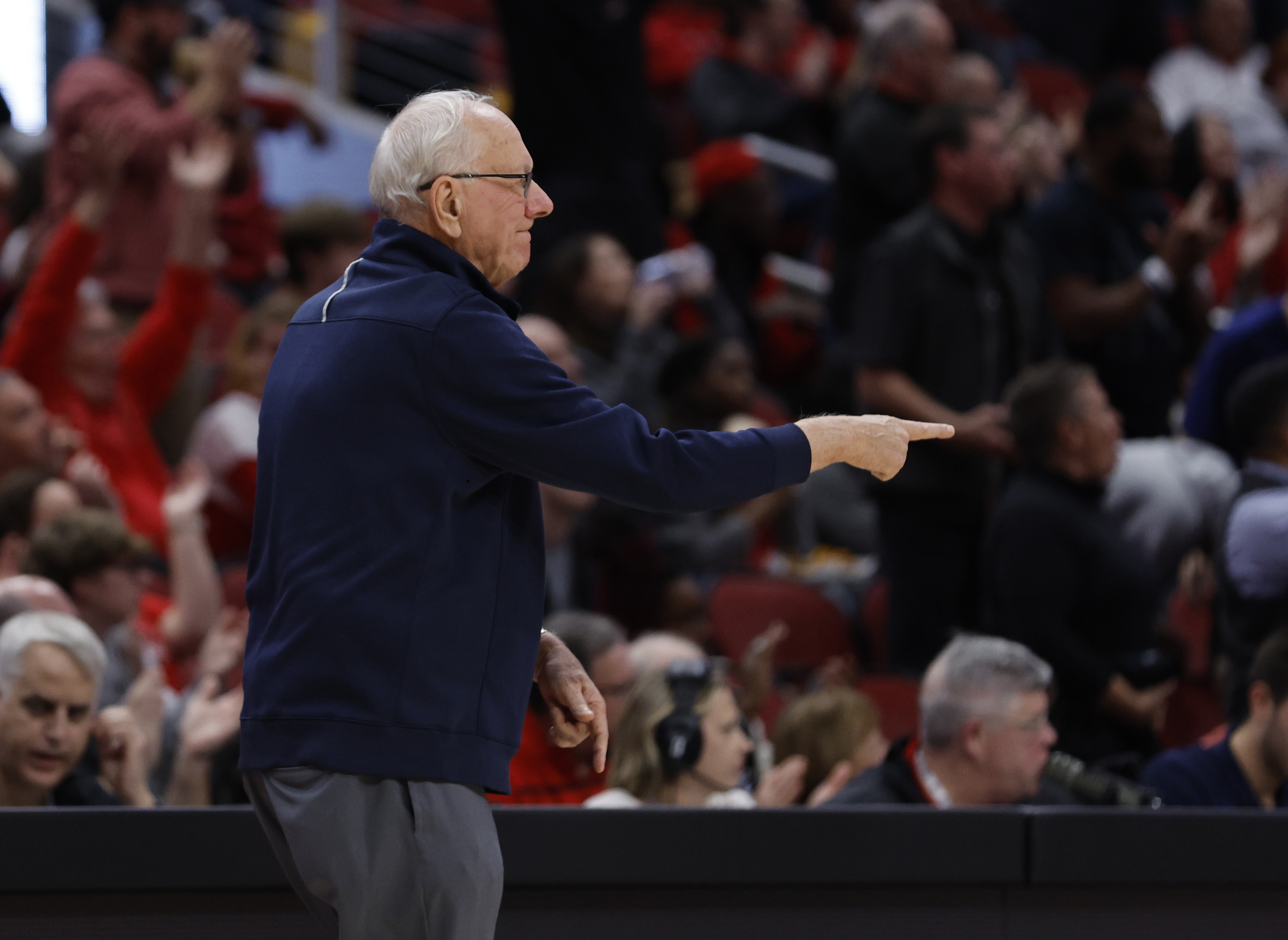 Syracuse survives a frenetic ending at Louisville to escape with