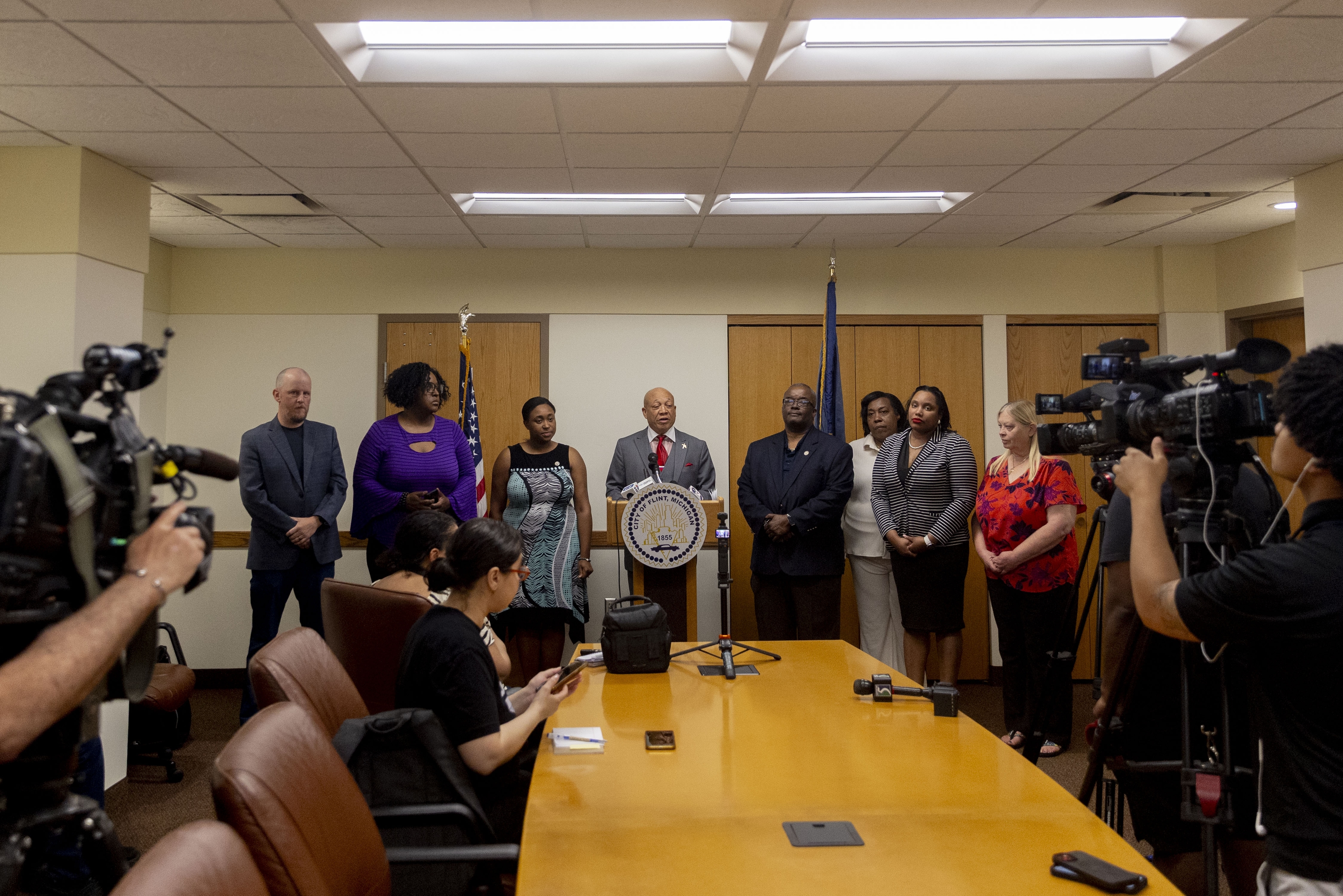 Flint mayor addresses more than 500 impending layoffs, the city budget ...
