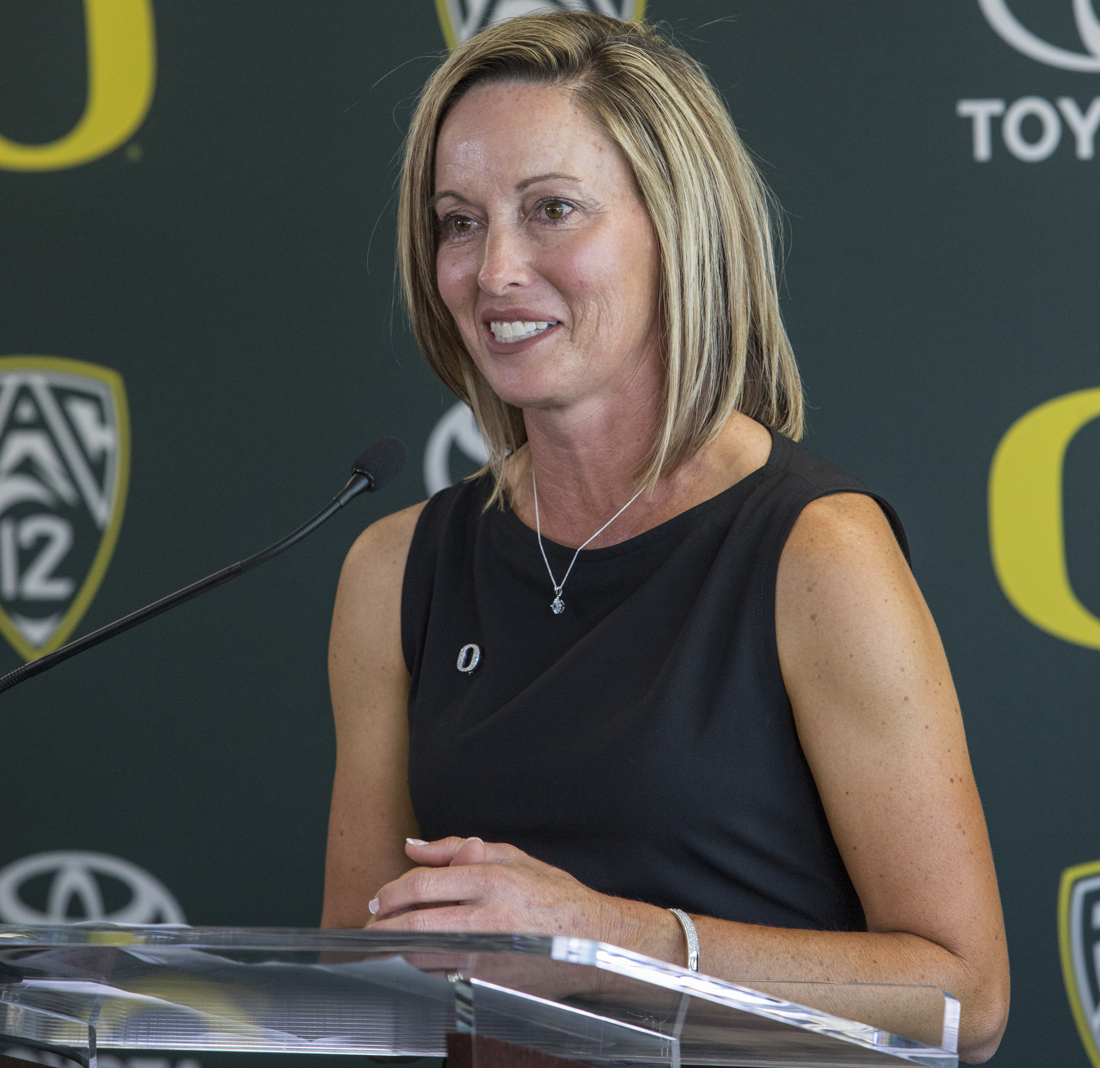 Oregon Ducks Softball Coach: A Comprehensive Overview