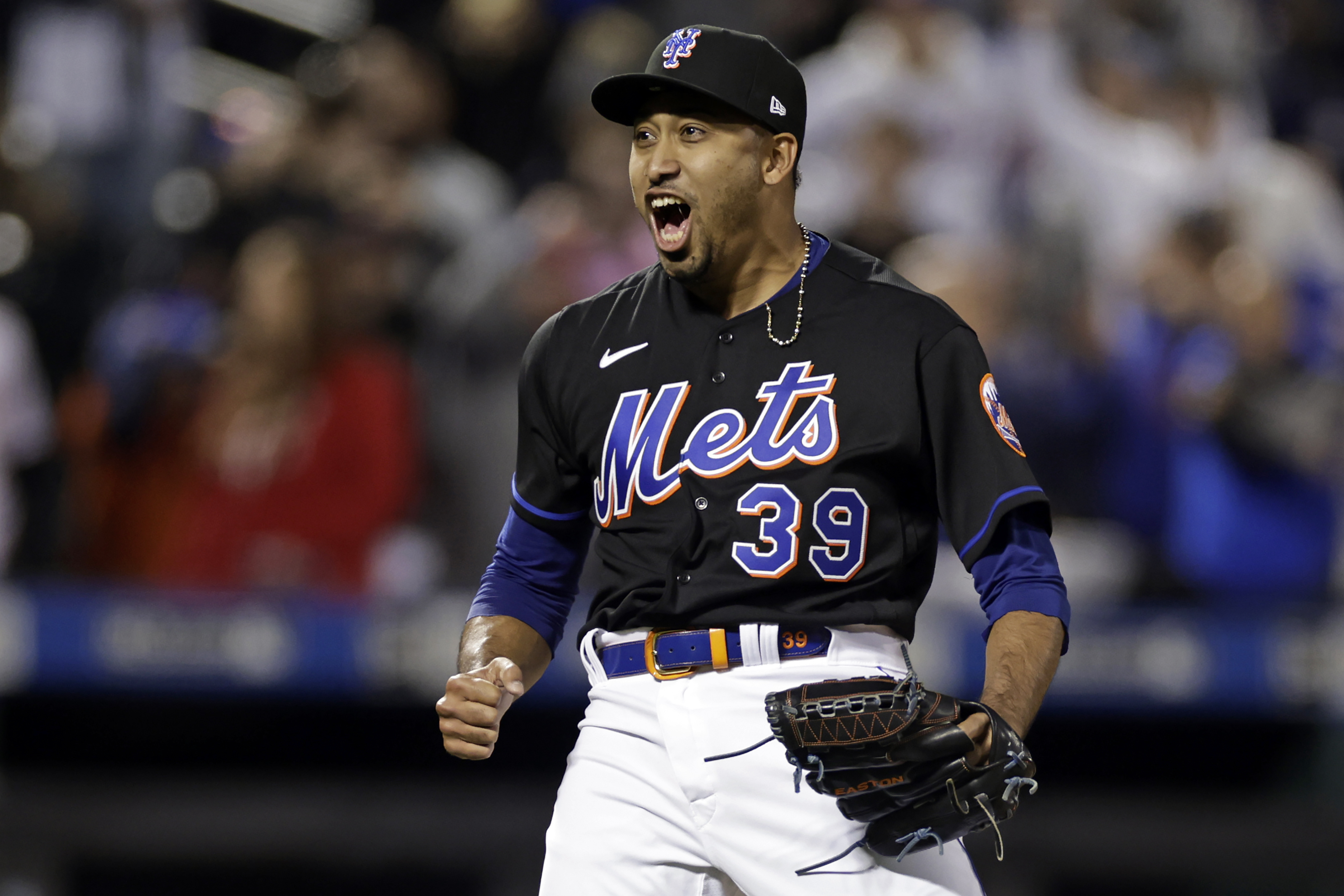 Billy Eppler lets Edwin Diaz know where Mets stand on contract