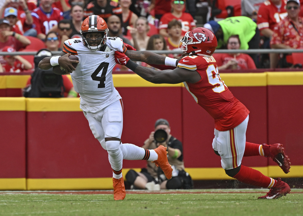 Browns QB Deshaun Watson shakes off rocky start to put 2 TDs on board vs.  Chiefs in preseason finale 