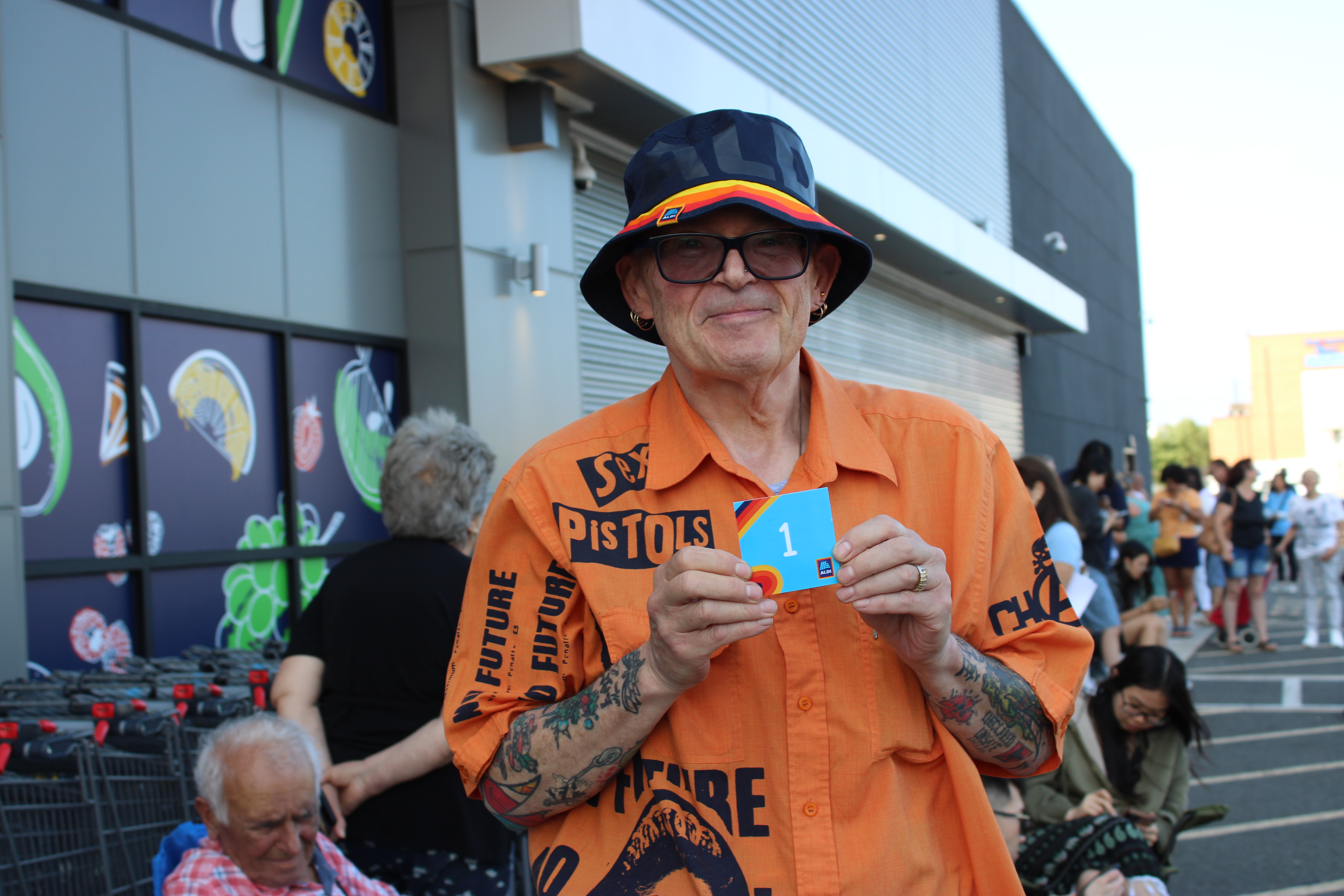 More than 100 shoppers line up for Aldi's grand opening, as grocer