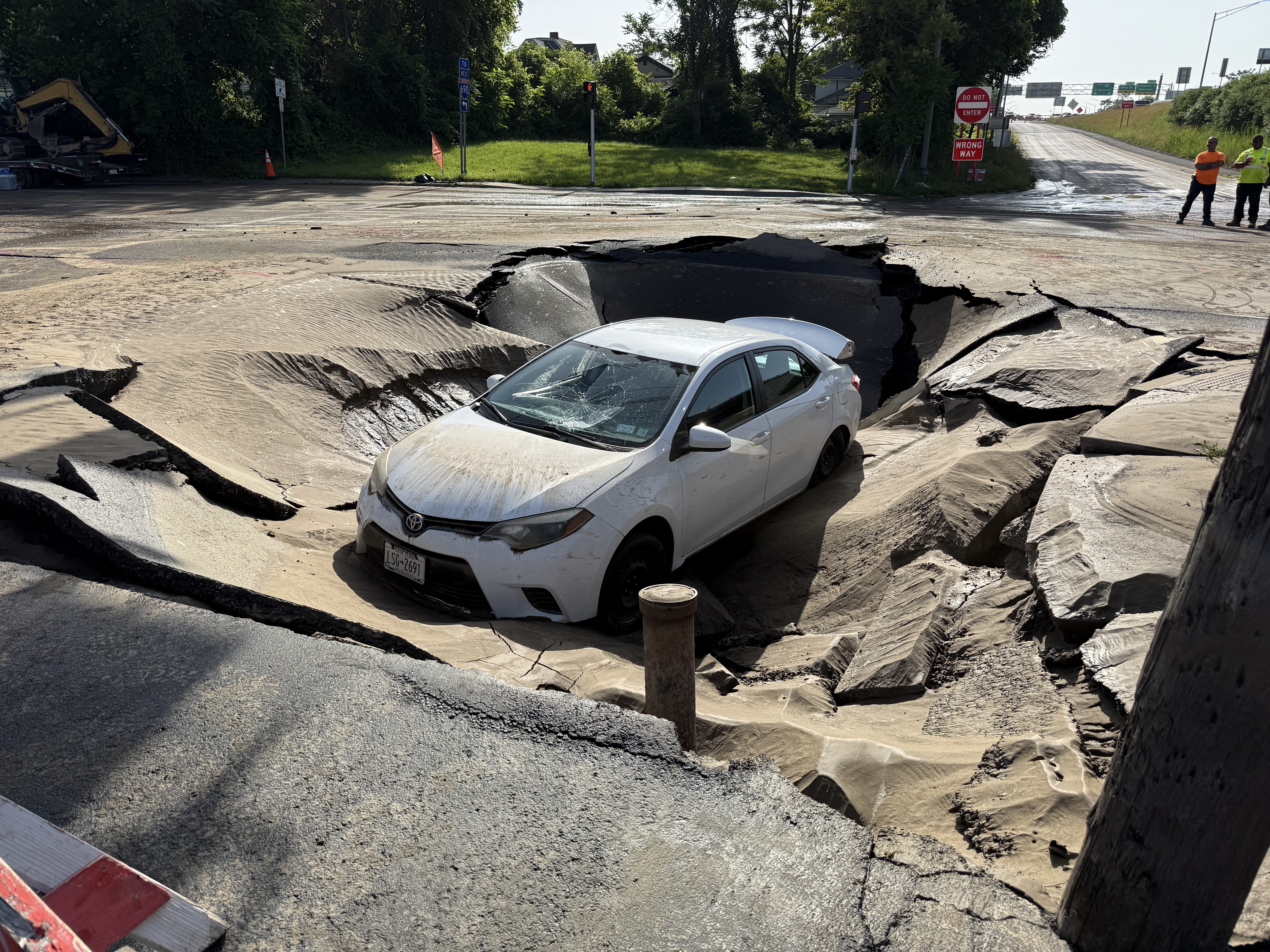 Sinkhole opens on North Geddes Street in Syracuse - syracuse.com