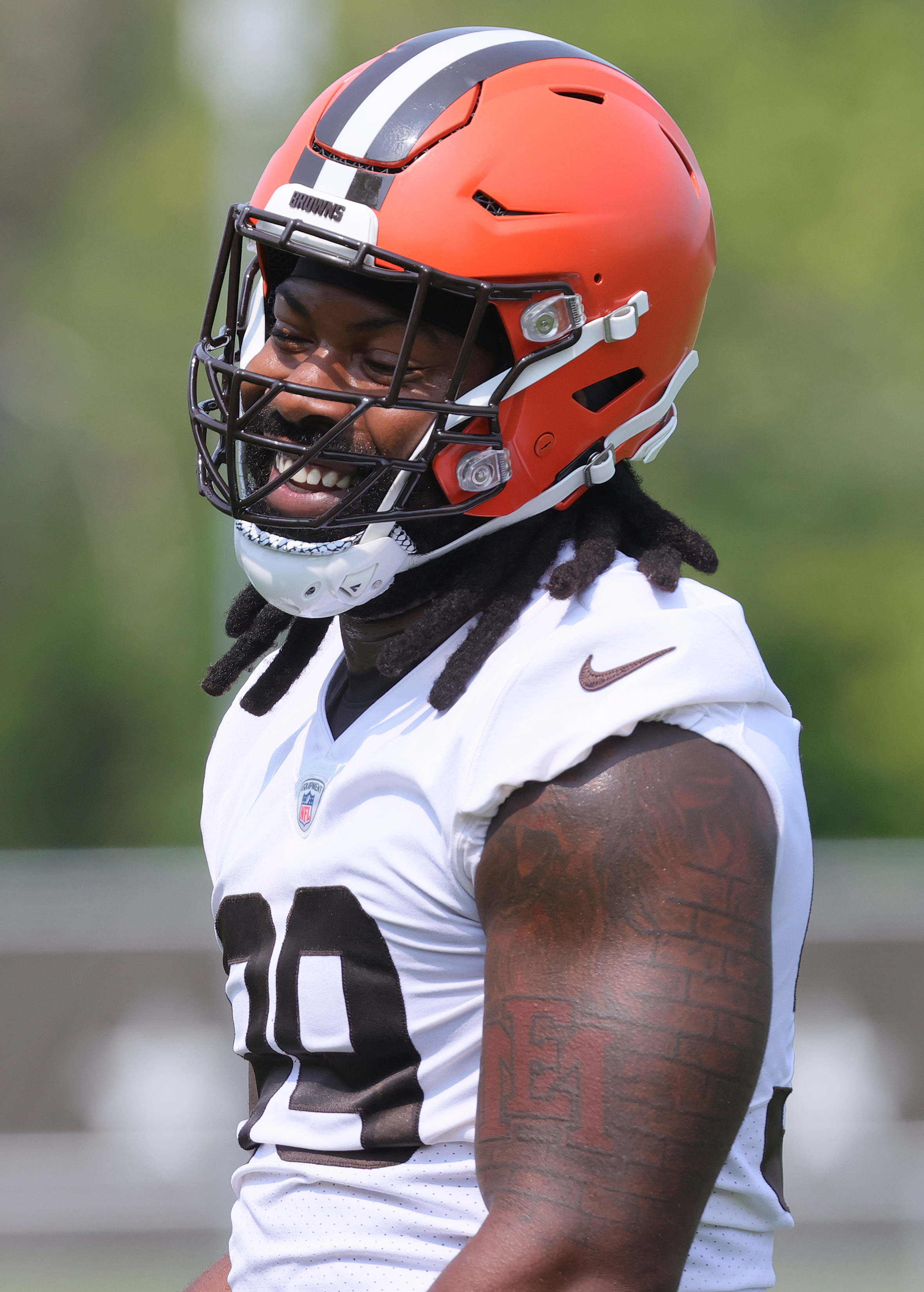 Jordan Kunaszyk of the Cleveland Browns waits for the snap during