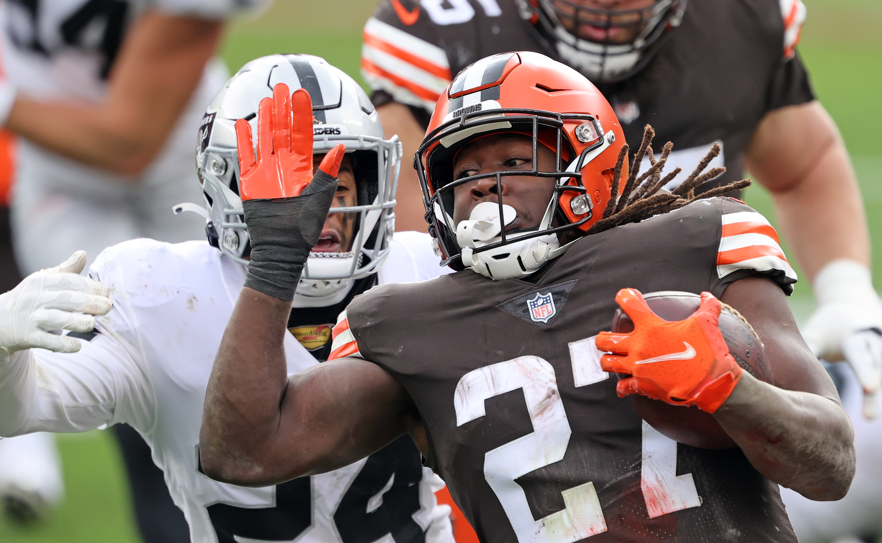 Browns limp into bye week at 5-3 after 16-6 loss to Raiders