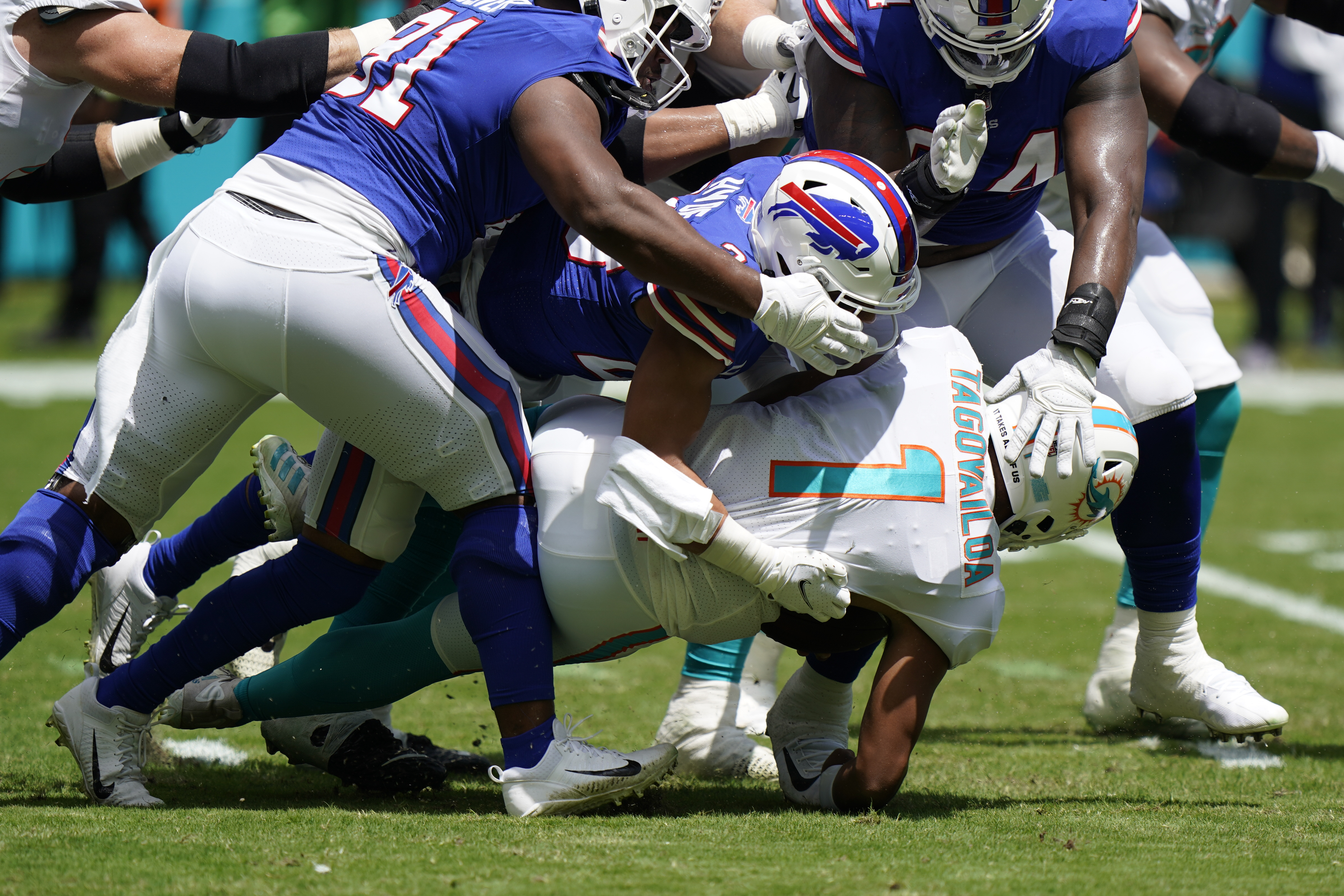 Observations: Tremaine Edmunds, A.J. Epenesa going to 'be a stretch' to  play vs. Lions