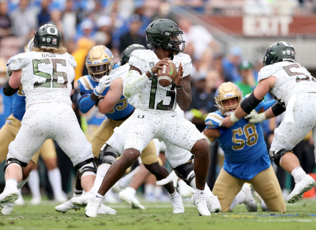 Kayvon Thibodeaux has career-high 9 tackles, 4.5 for loss for No. 10 Oregon  Ducks in 34-31 win at UCLA 