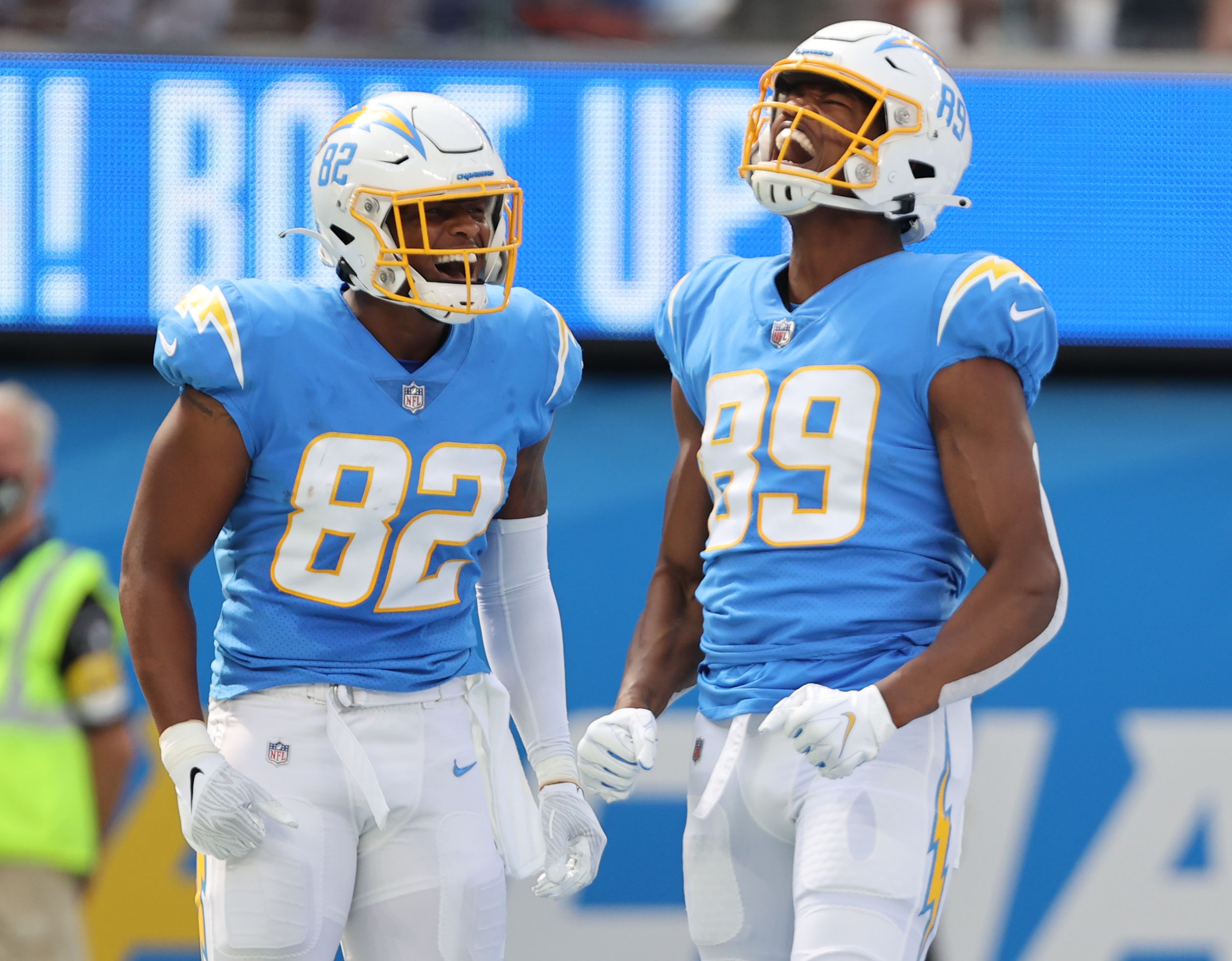 Los Angeles Chargers tight end Donald Parham splits Los Angeles