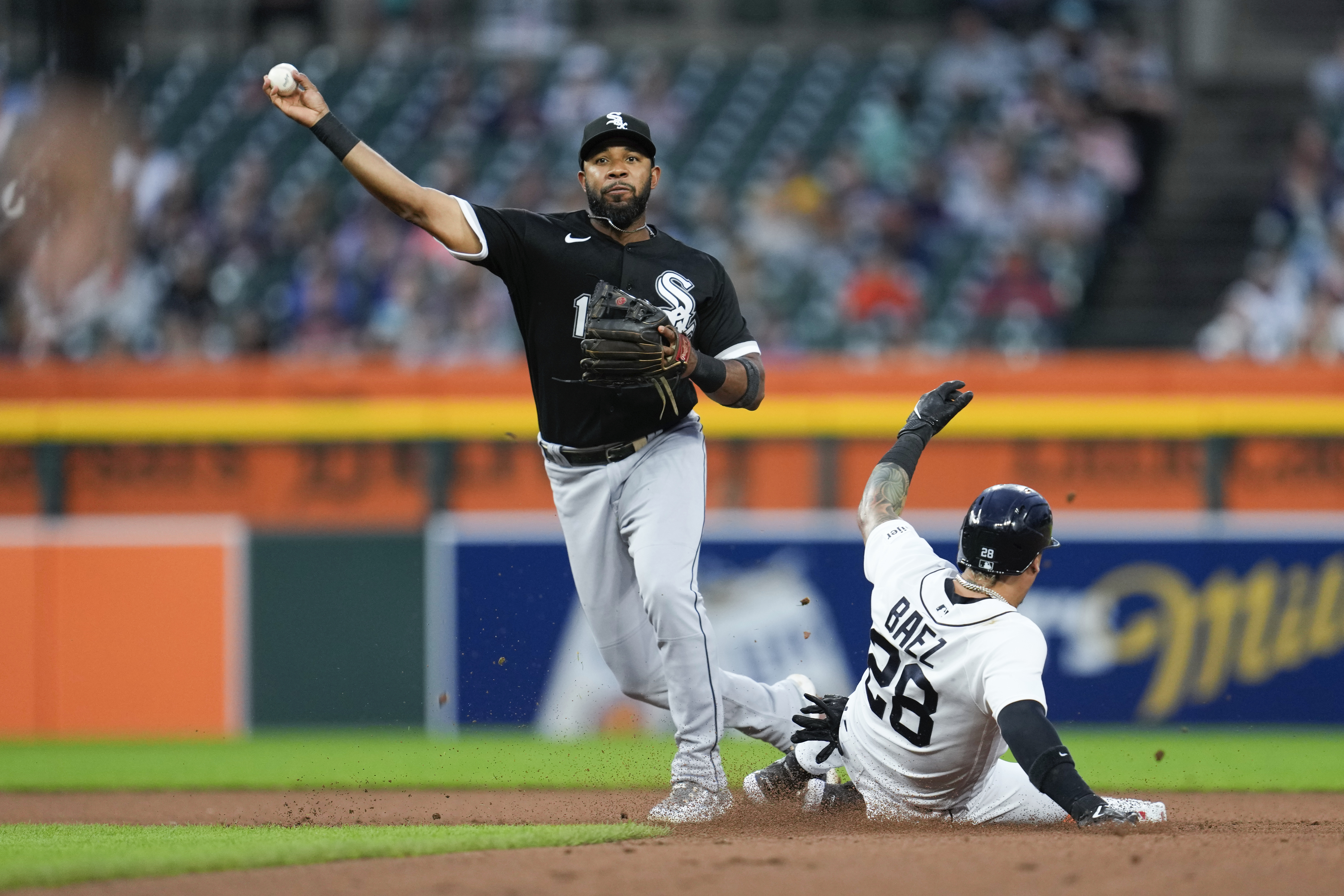 Chicago, USA. 09th Aug, 2023. Chicago White Sox third baseman Yoan Moncada  (10) hits a double in the third inning during a MLB regular season game  between the New York Yankees and