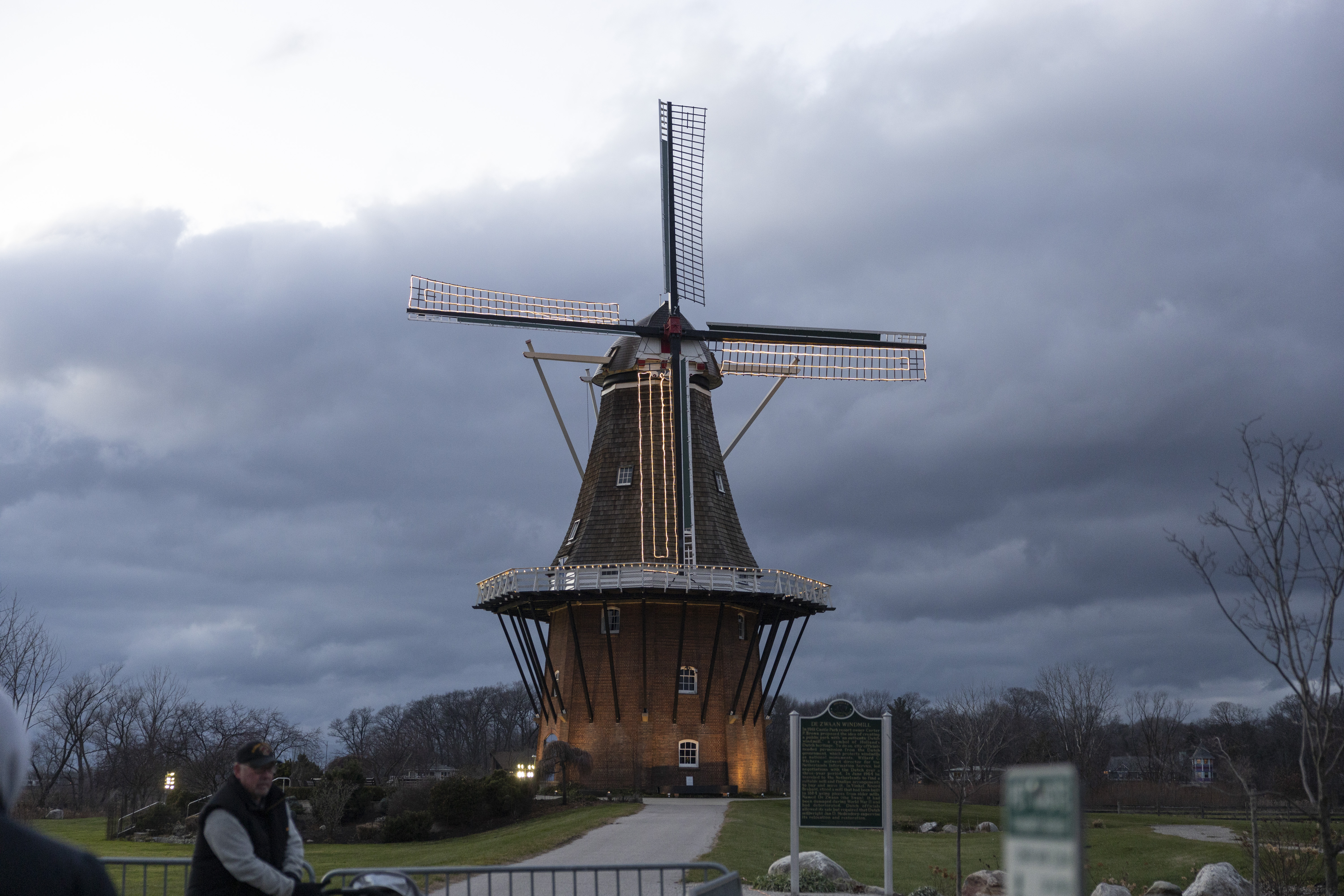 'Magic at the Mill' returns to Holland's Windmill Island Gardens ...