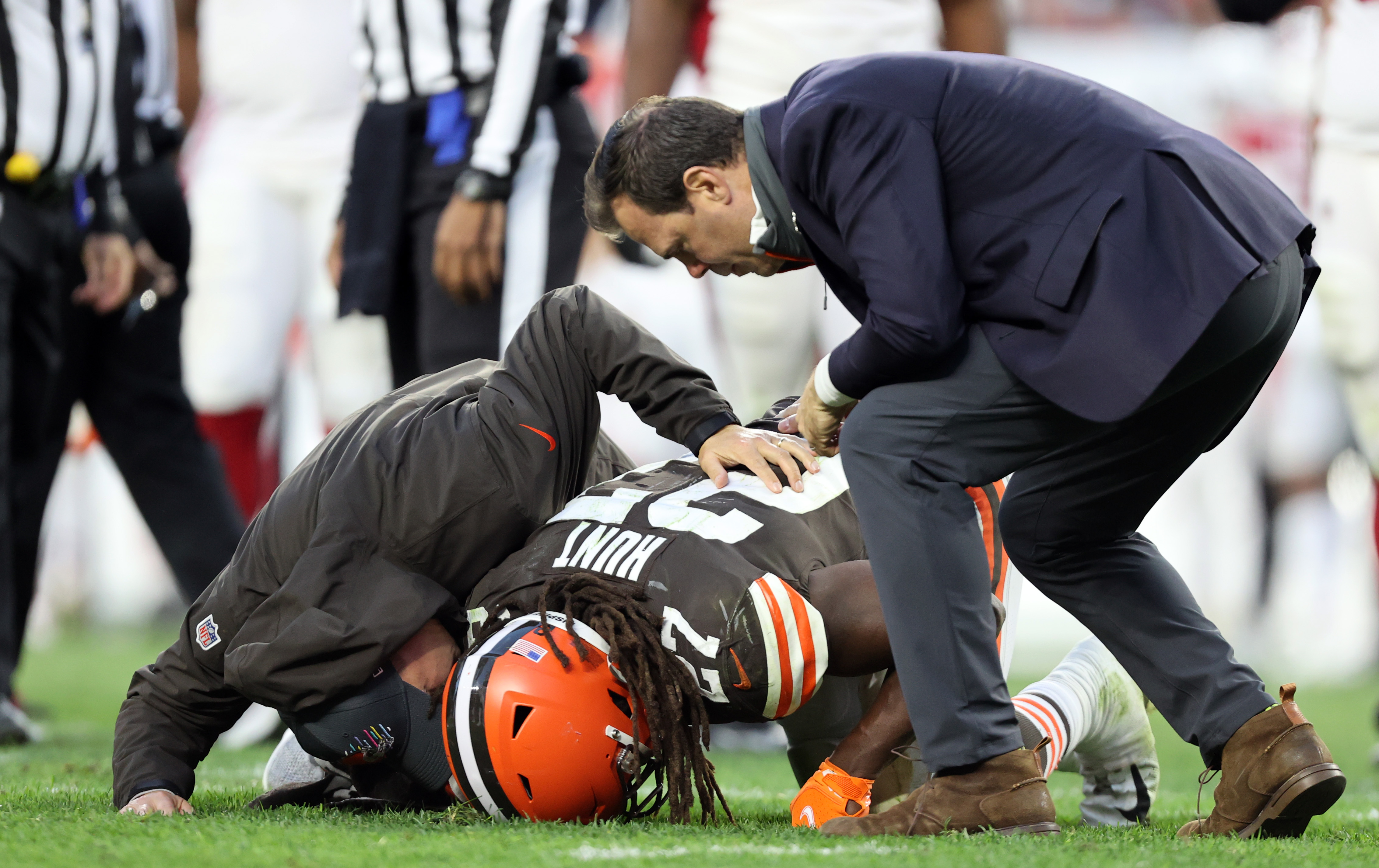 Kareem Hunt thrilled to re-sign with 'hometown' Browns after Nick Chubb's  season-ending injury – NBC4 WCMH-TV