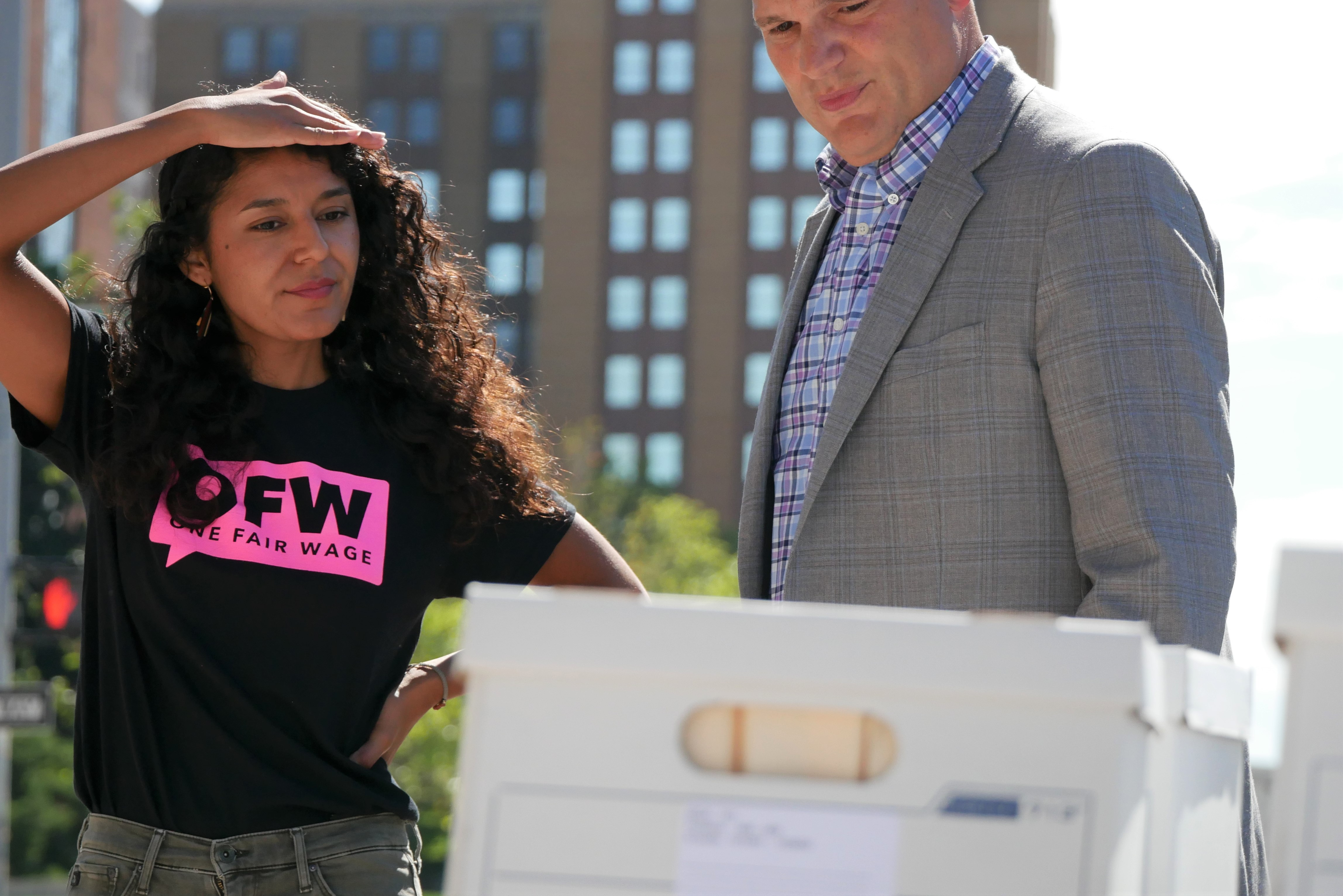 $15 minimum wage initiative submits 610k signatures for 2024 ballot -  mlive.com