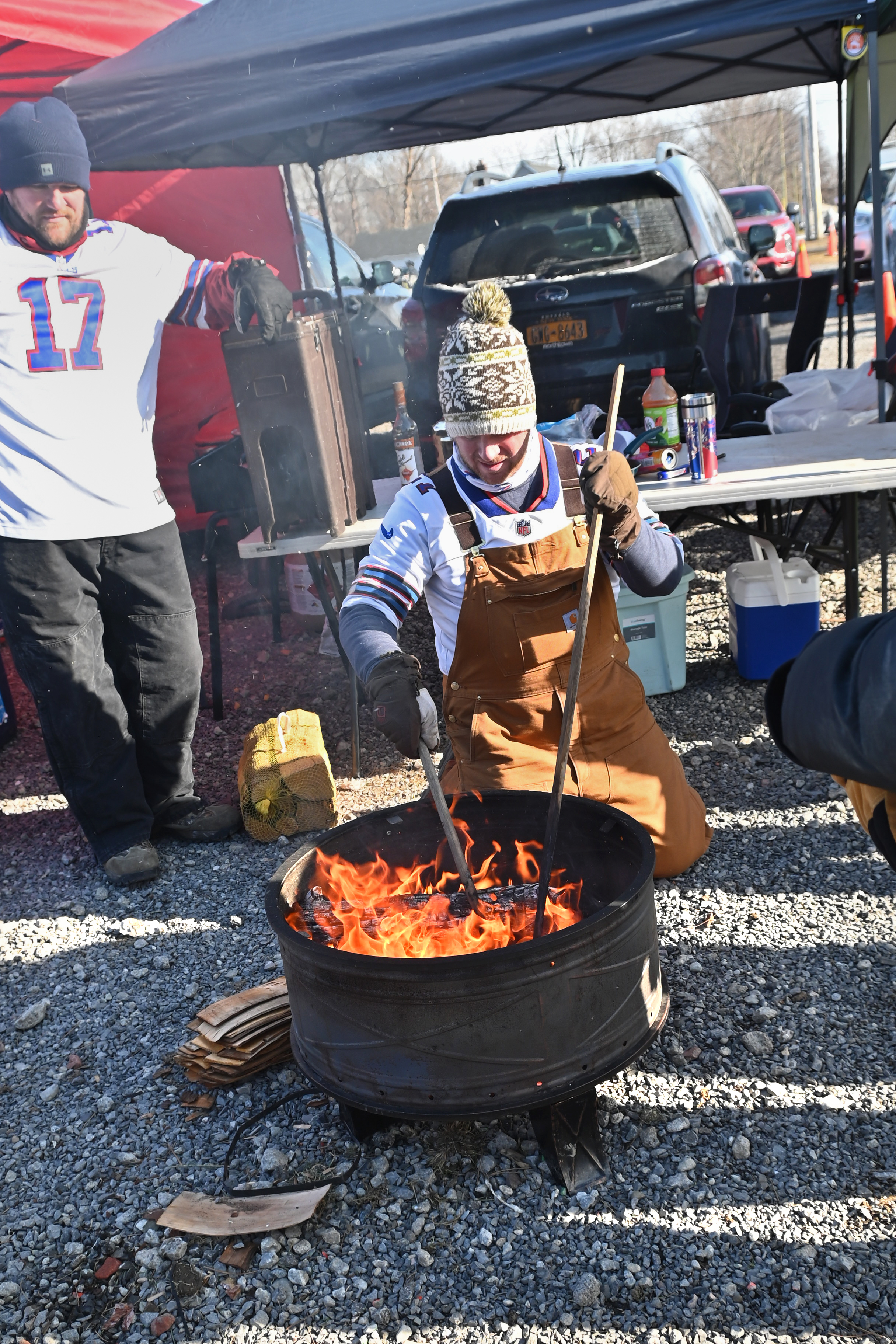 Bills fans set table on fire in wild tailgate video