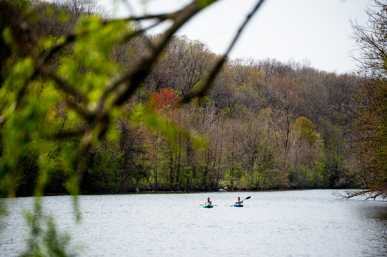 Warm weather draws kayakers, canoers to Gallup Park Canoe Livery