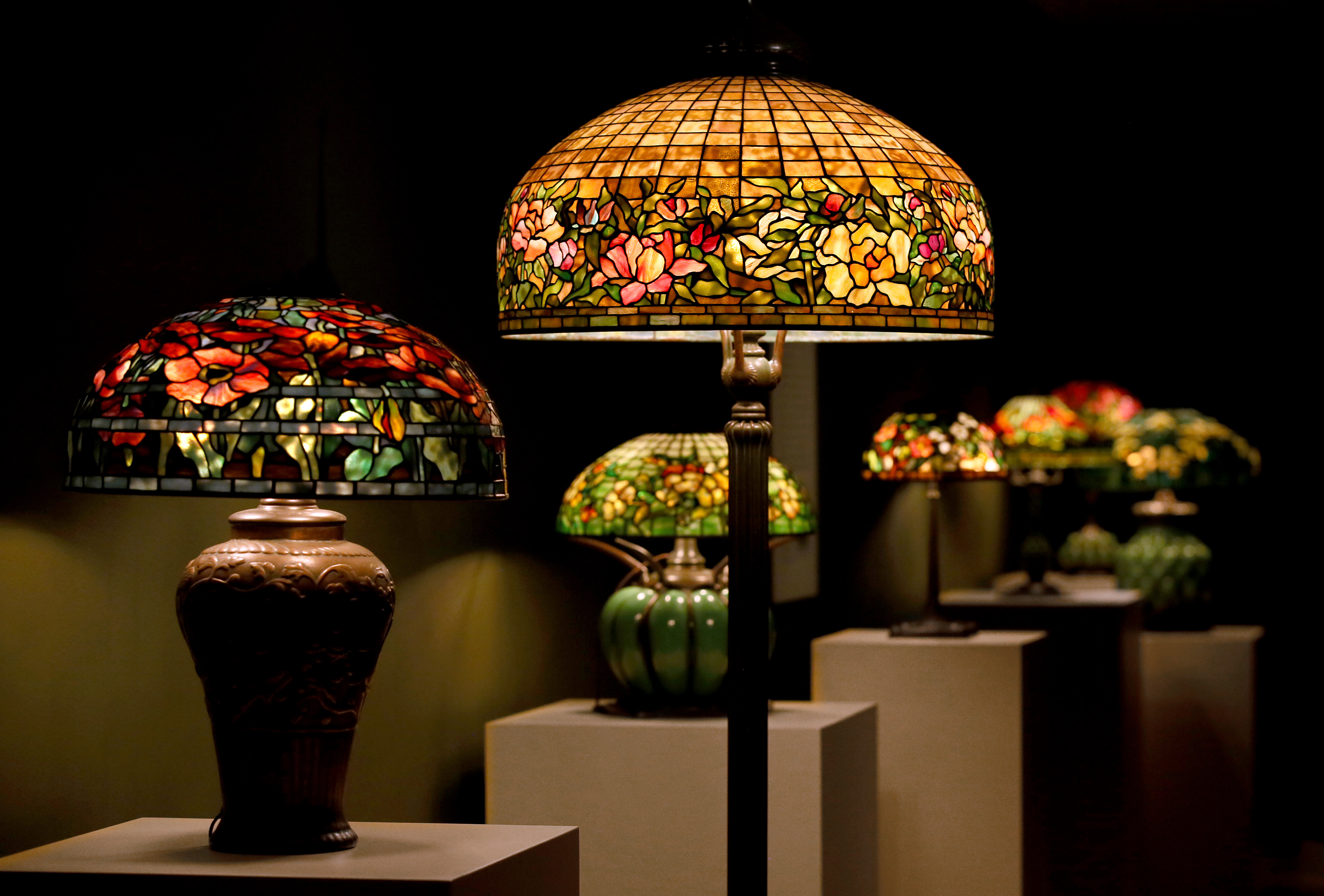 Tiffany lamp show at Cleveland Museum of Art brightens dark time