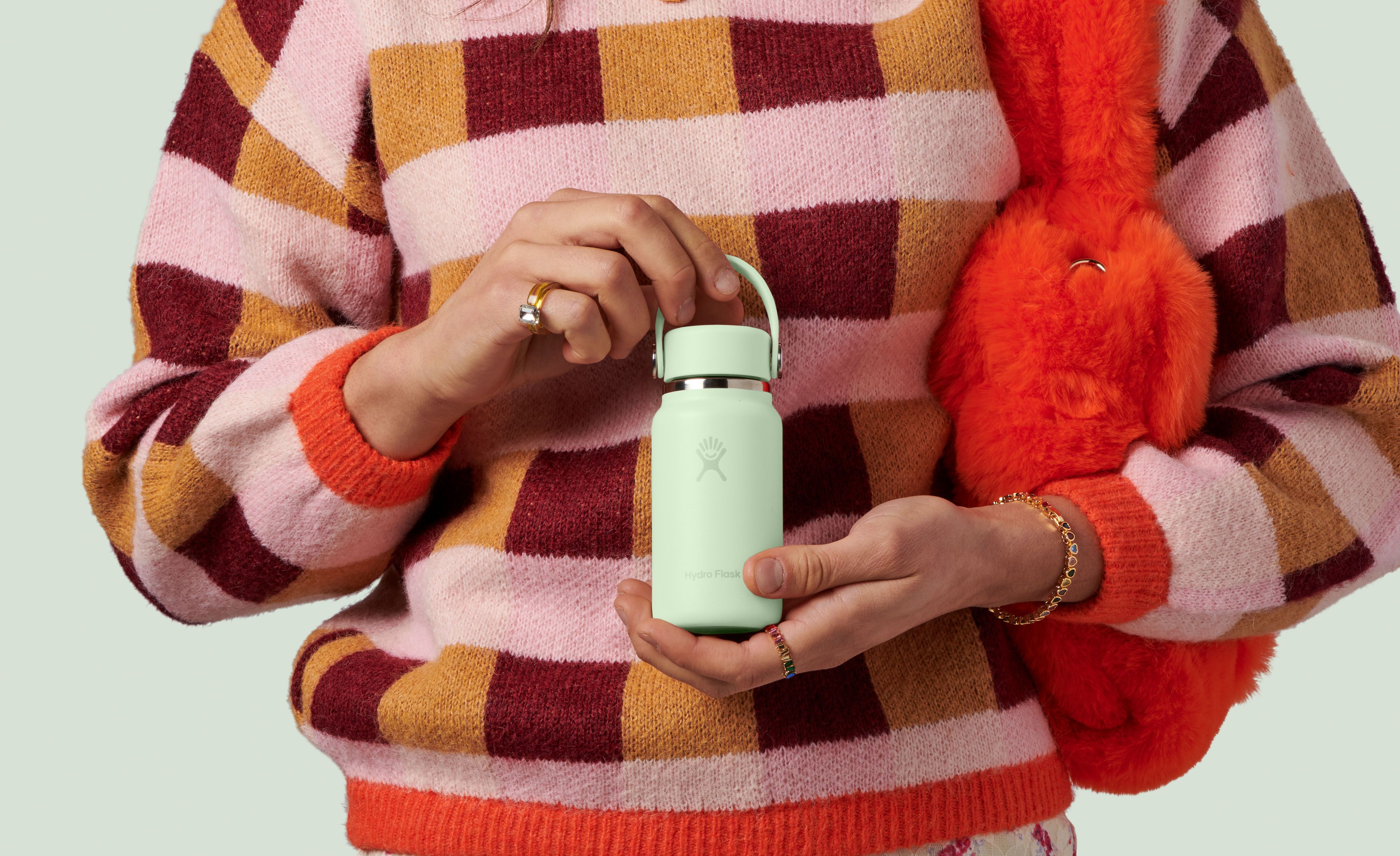 Hydro Flask Micro NEON PINK とNEON ORENGE Hydro Flask's new Neon water bottle collection is a bright
