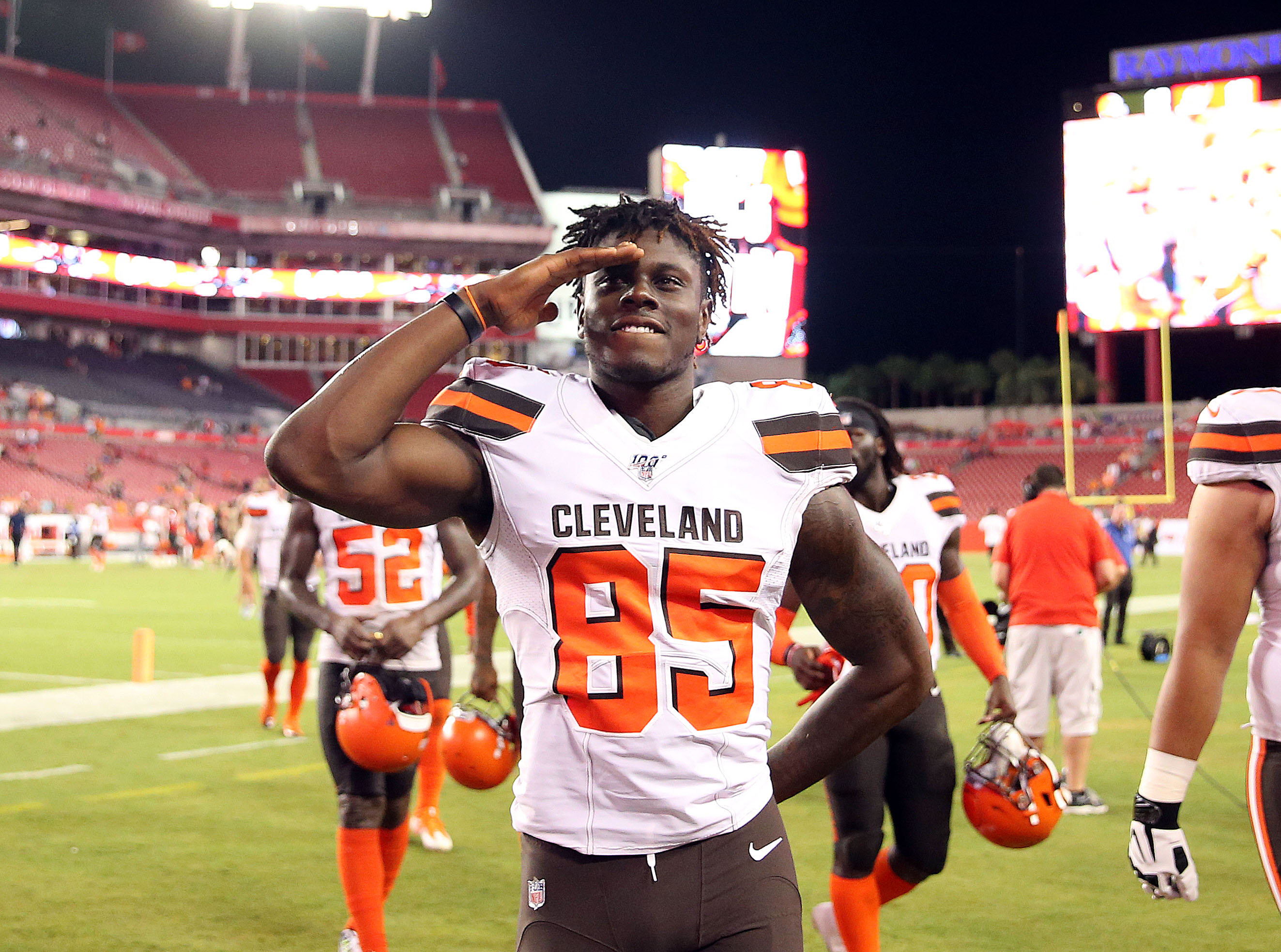 Browns TE David Njoku no longer wants to be traded: 'I'm all in Cleveland.  Time to work' - cleveland.com