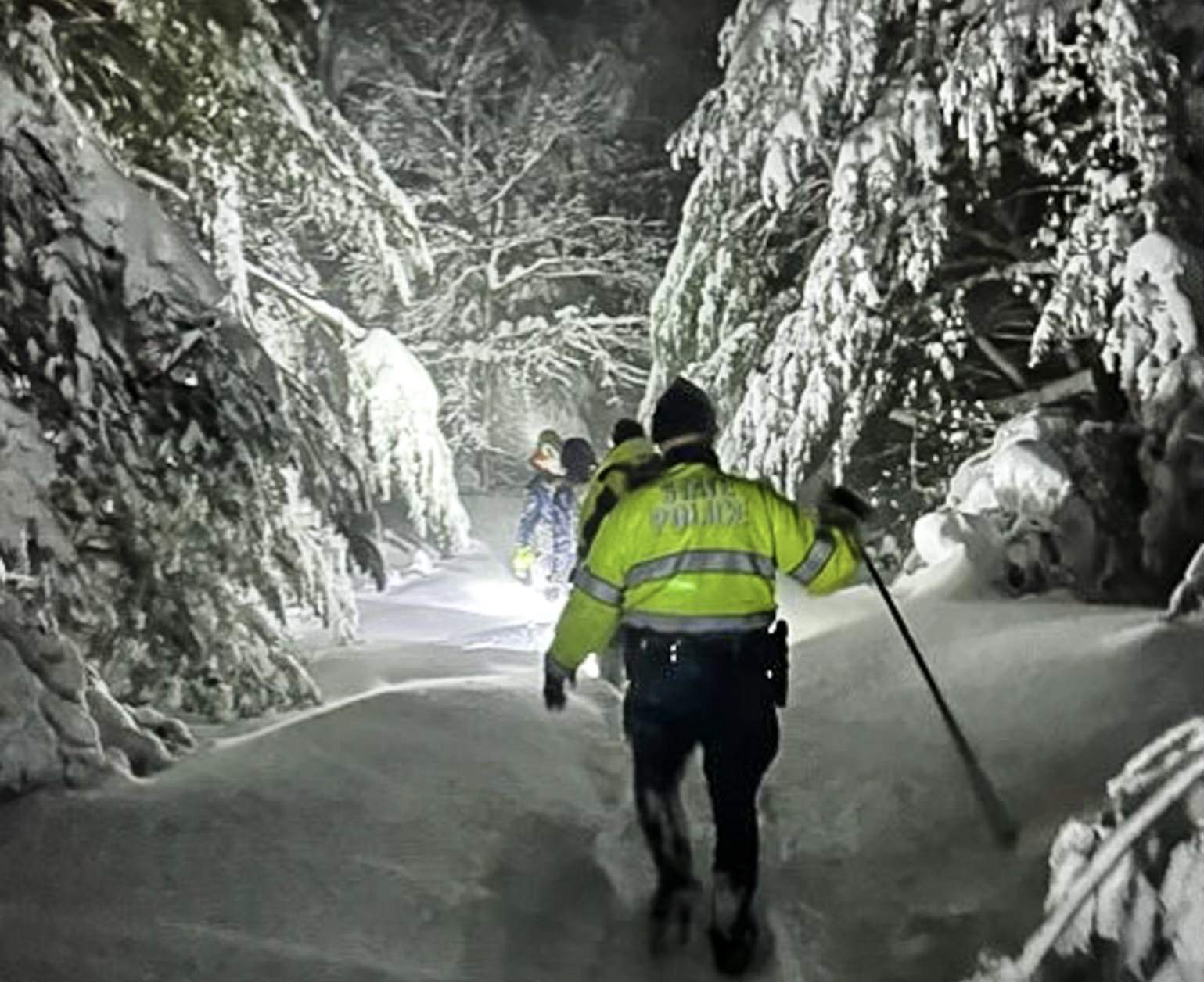 Hikers rescued after nor'easter's snow stranded them in Mount Washington  State Forest 