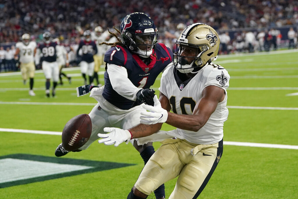 George Pickens of the Pittsburgh Steelers breaks a tackle by Nolan News  Photo - Getty Images