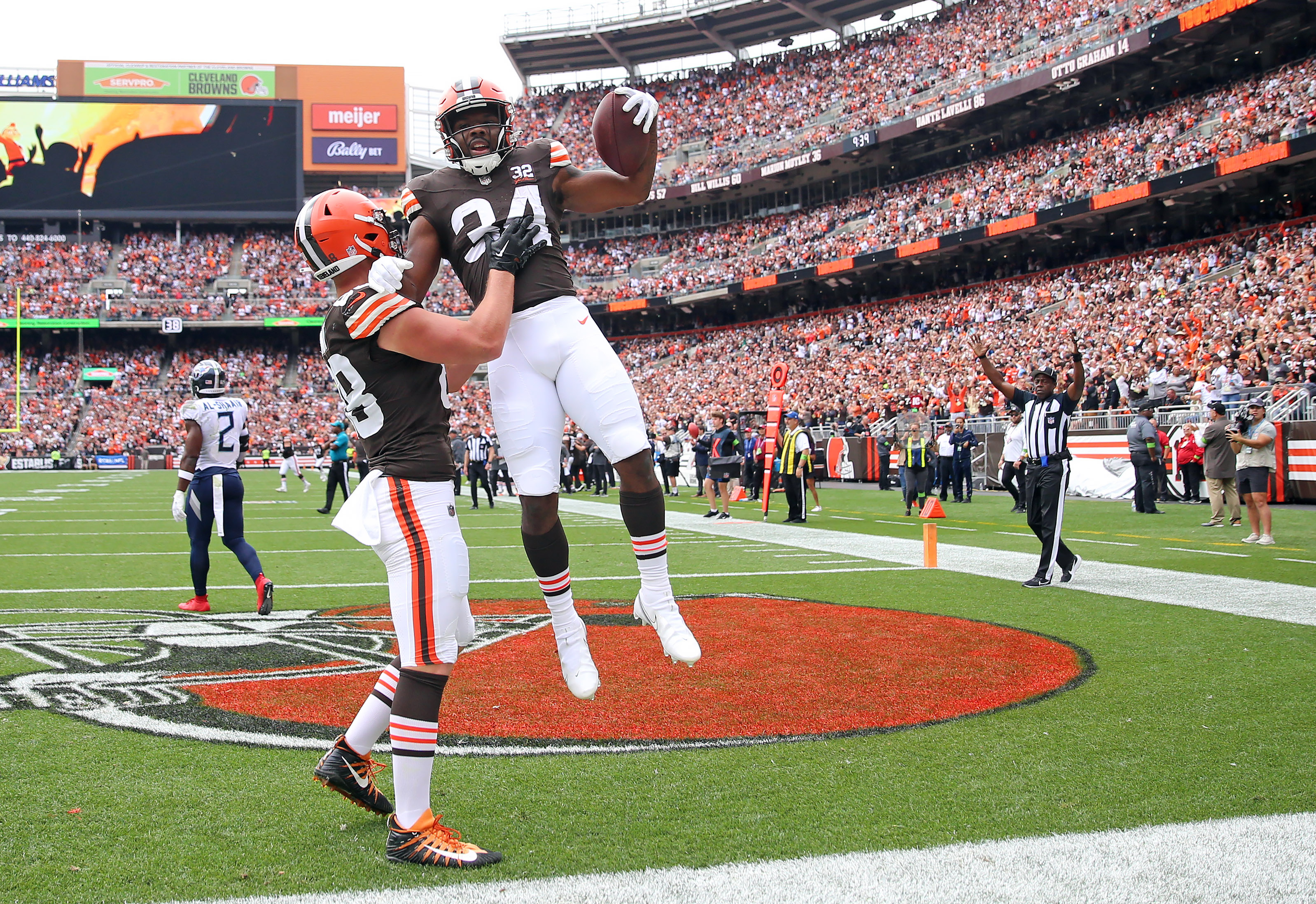 Cleveland Browns Jeromoe Ford and Kareem Hunt vs. Tennessee Titans