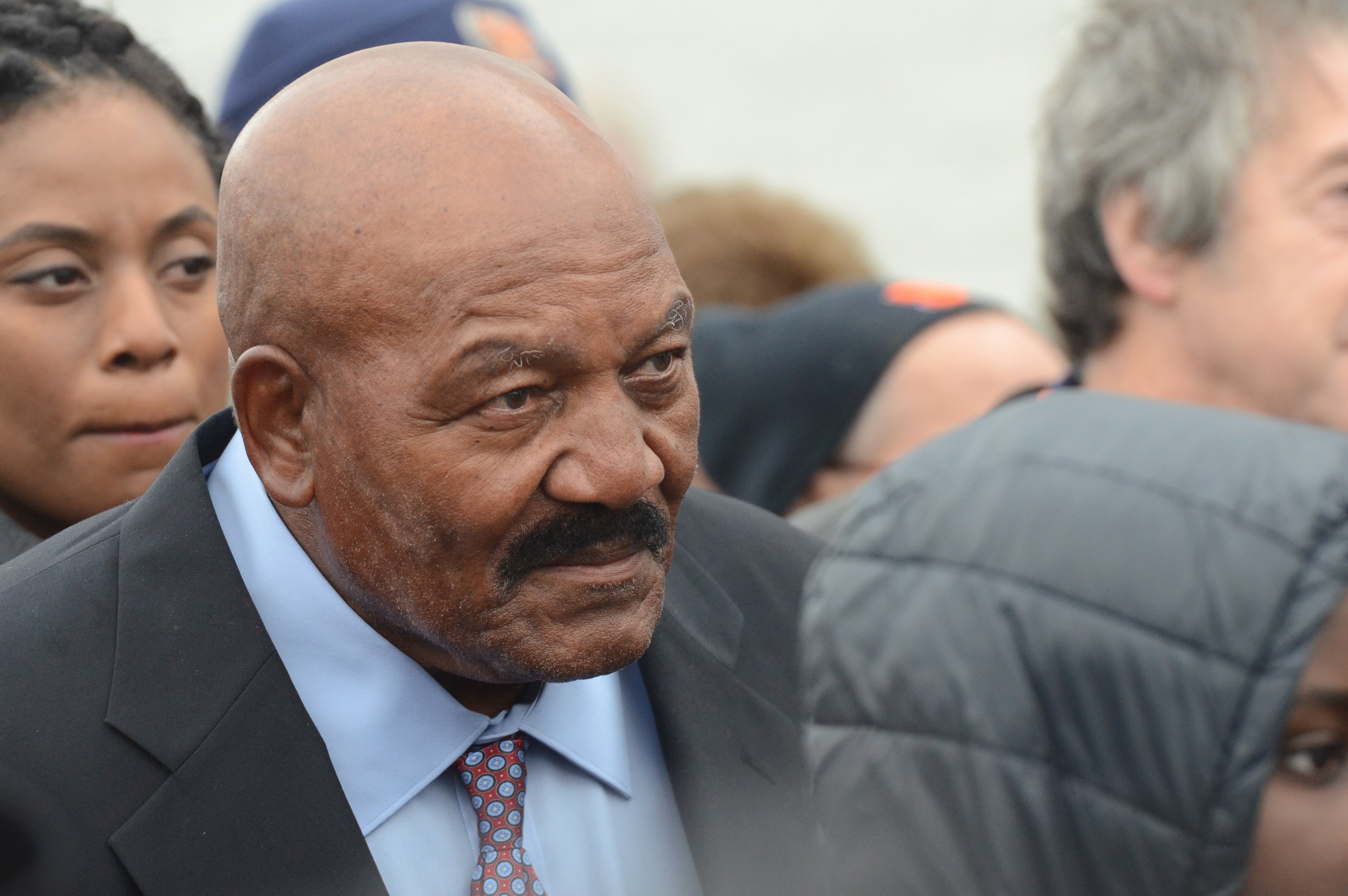 Syracuse football great Jim Brown attends the Plaza 44 dedication next to the Ensley Athletic Center on November 14th 2015. Statues of Syracuse football greats Ernie Davis, Jim Brown, Floyd Little and legendary coach Ben Schwartzwalder were unveiled. Stephen D. Cannerelli | scannerelli@syracuse.com <mailto:scannerelli@syracuse.comfbp>