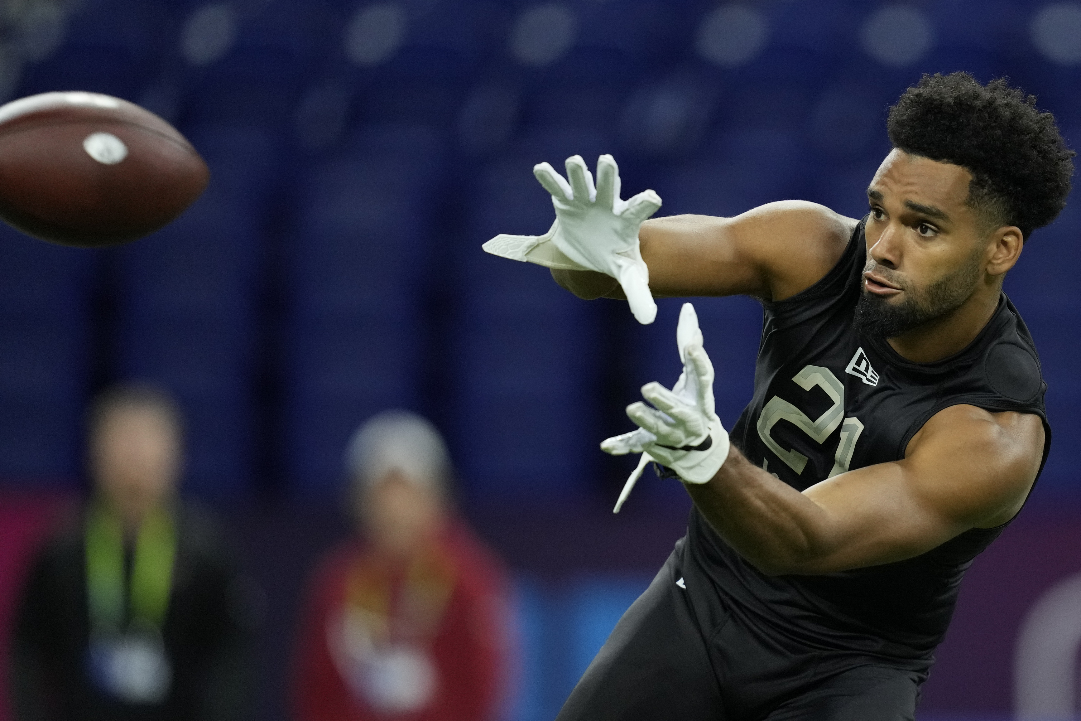 Wide receiver Chris Olave runs official 4.39-second 40-yard dash at 2022  combine