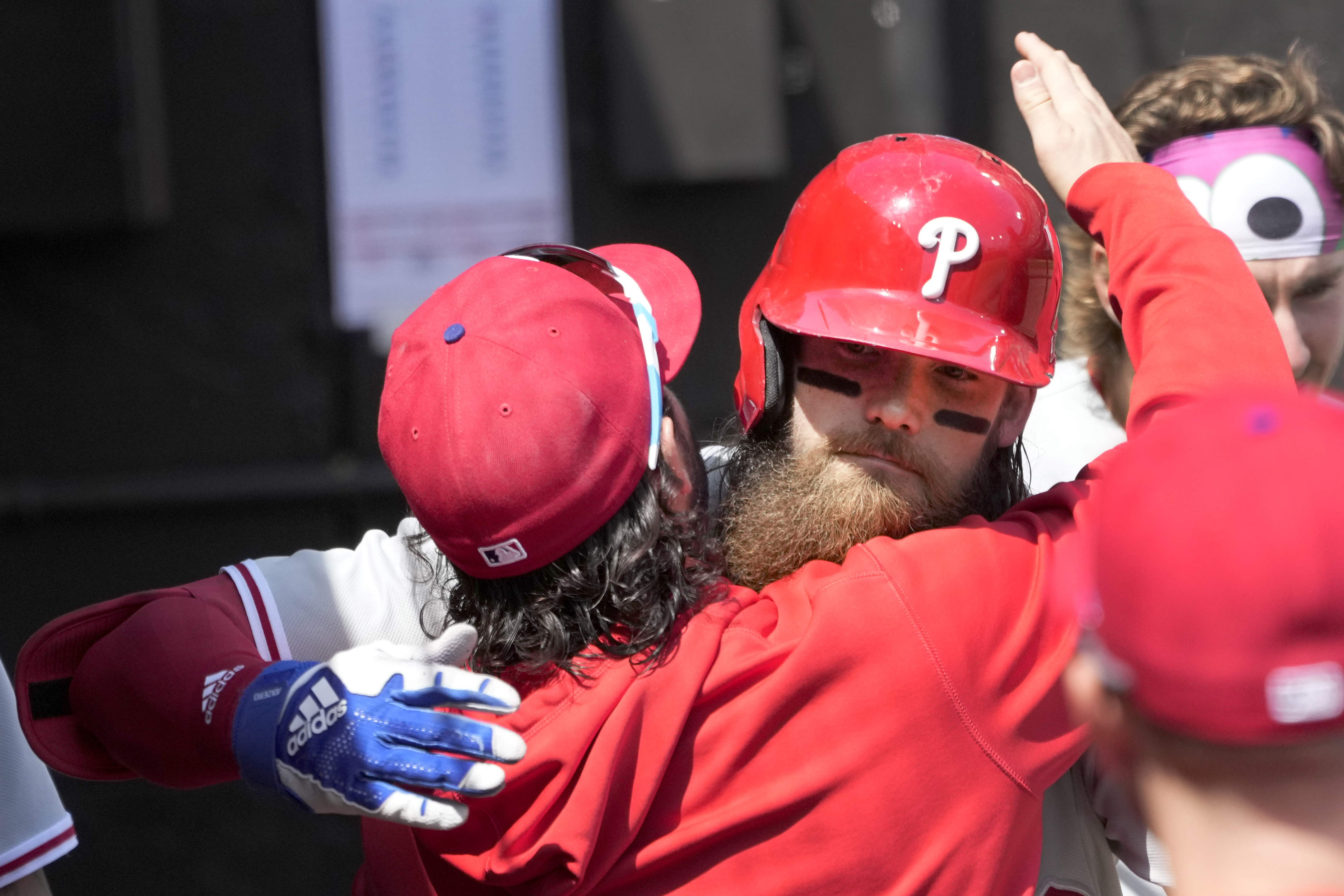 Home runs enable Phillies to end road trip with win over White Sox