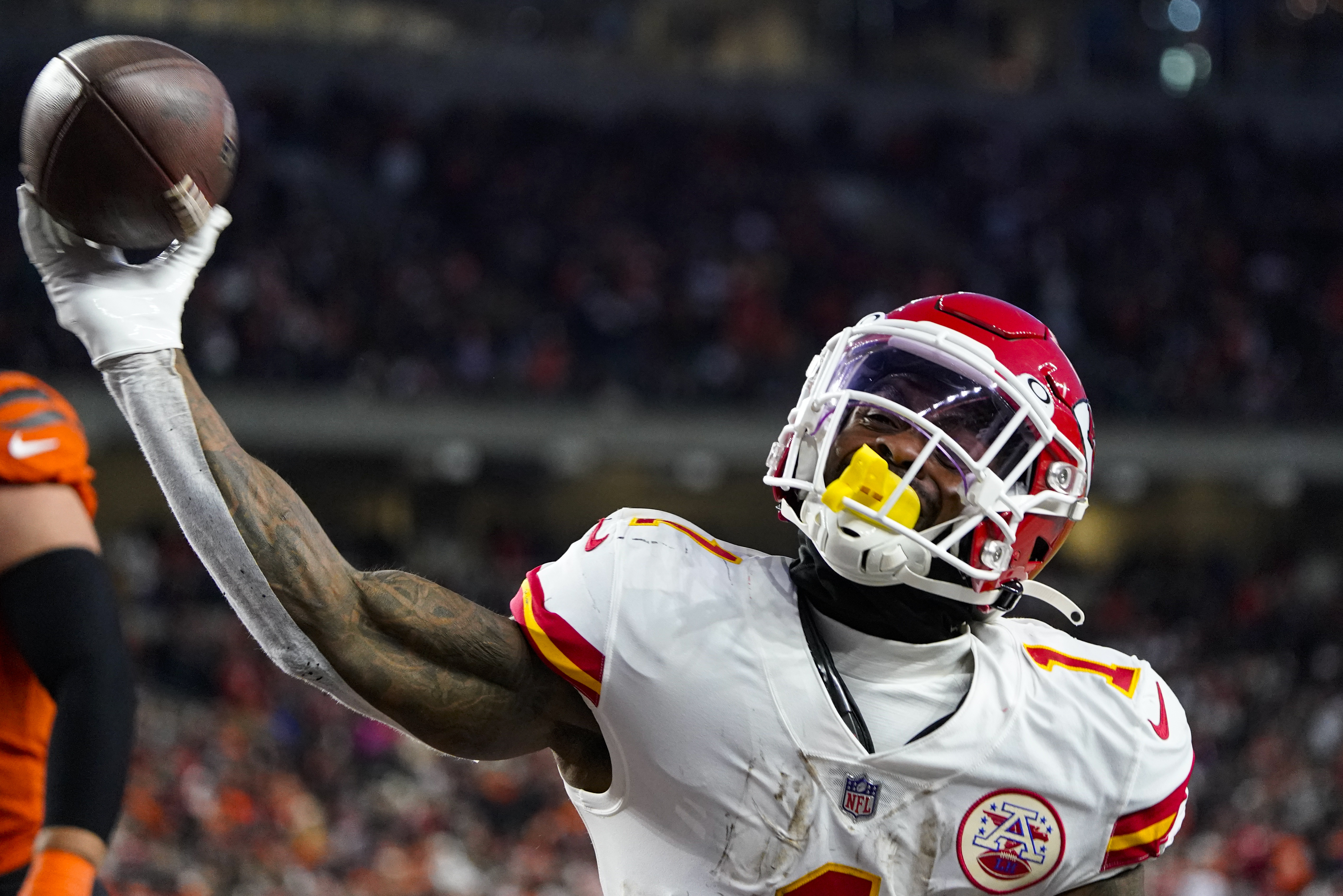 Chiefs begin title defense with 34-20 victory over Texans