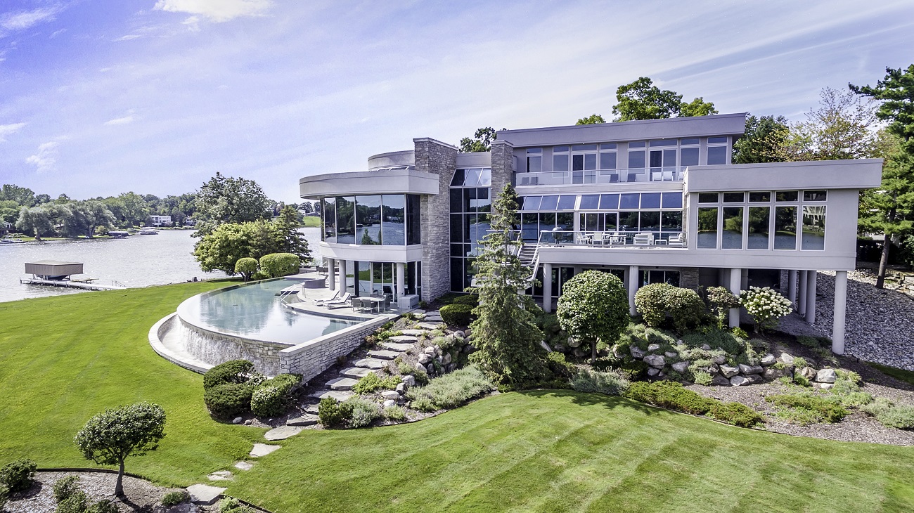 Touring Matthew Stafford's $6.5M home: Largest infinity pool, Silverdome  Pistons court, man cave 